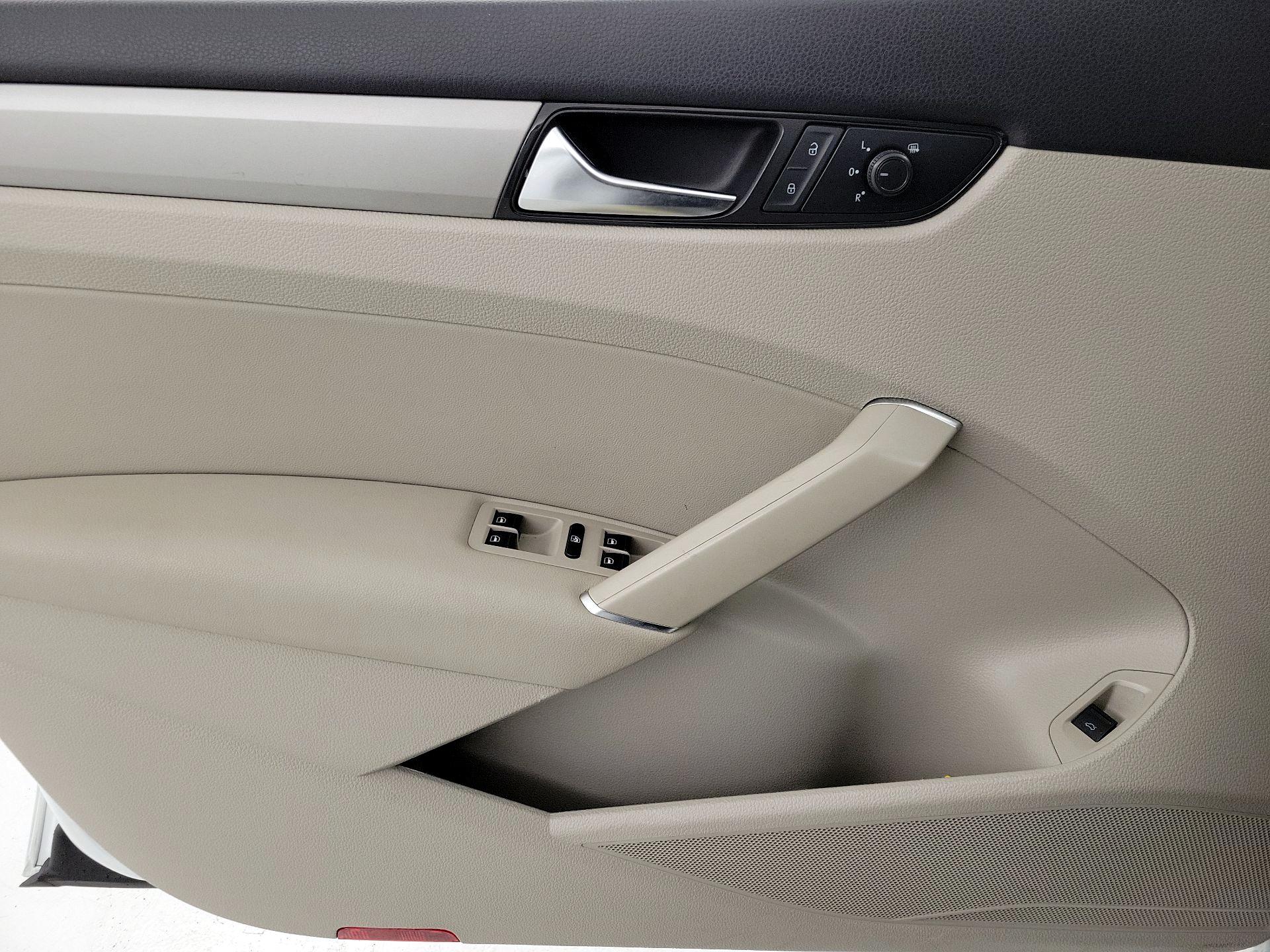 Thumbnail: 2020 Volkswagen Passat - 12