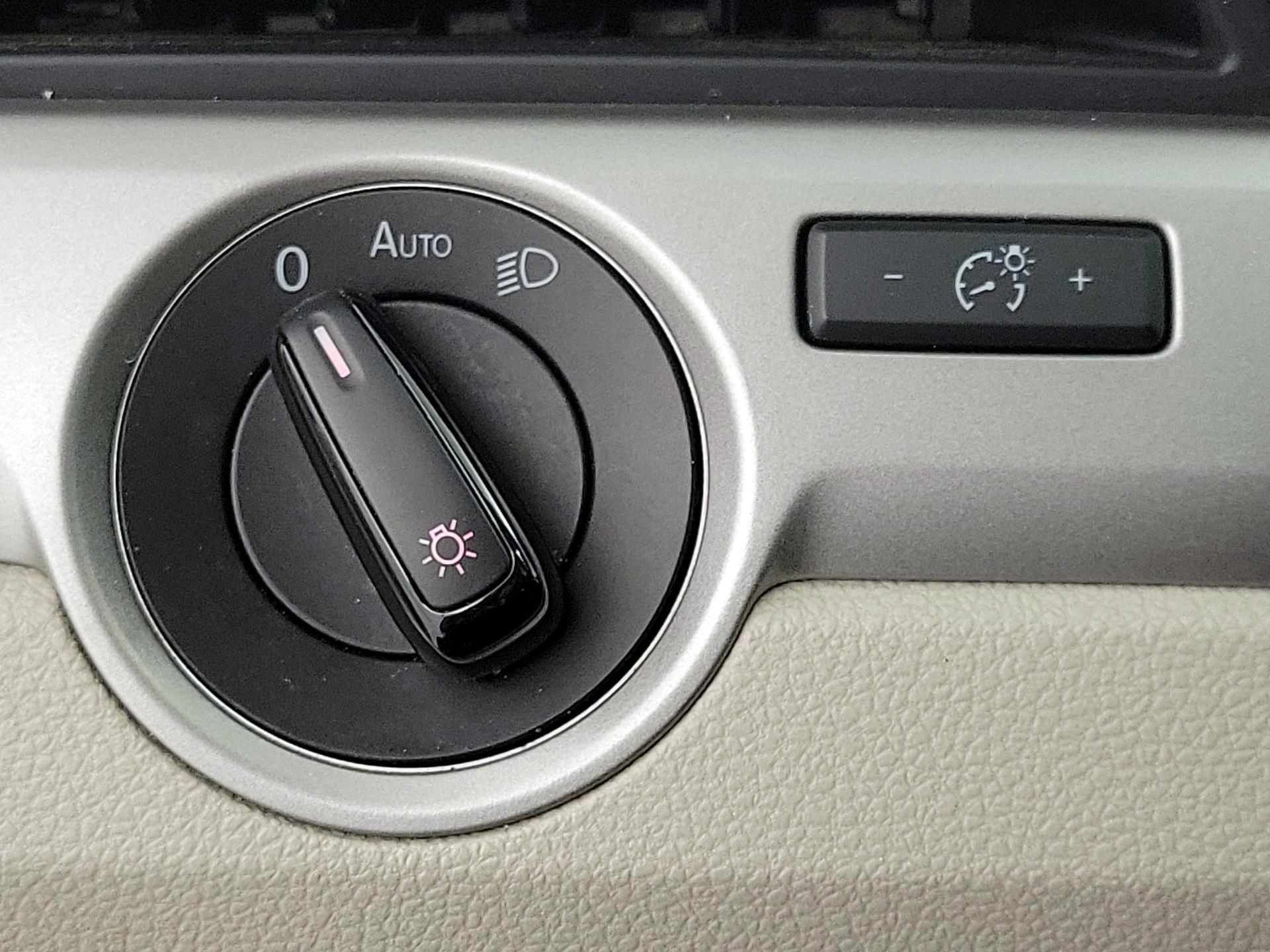 Thumbnail: 2020 Volkswagen Passat - 13