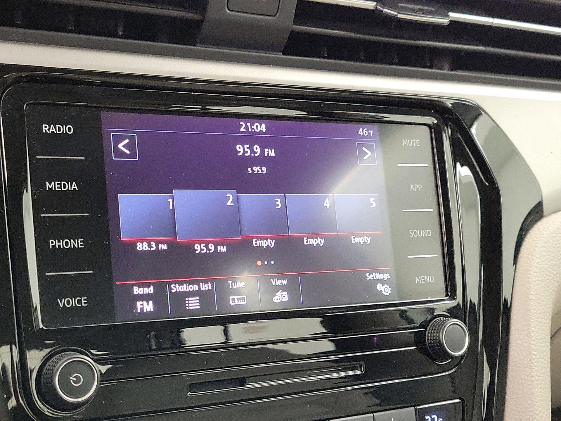 Thumbnail: 2020 Volkswagen Passat - 15