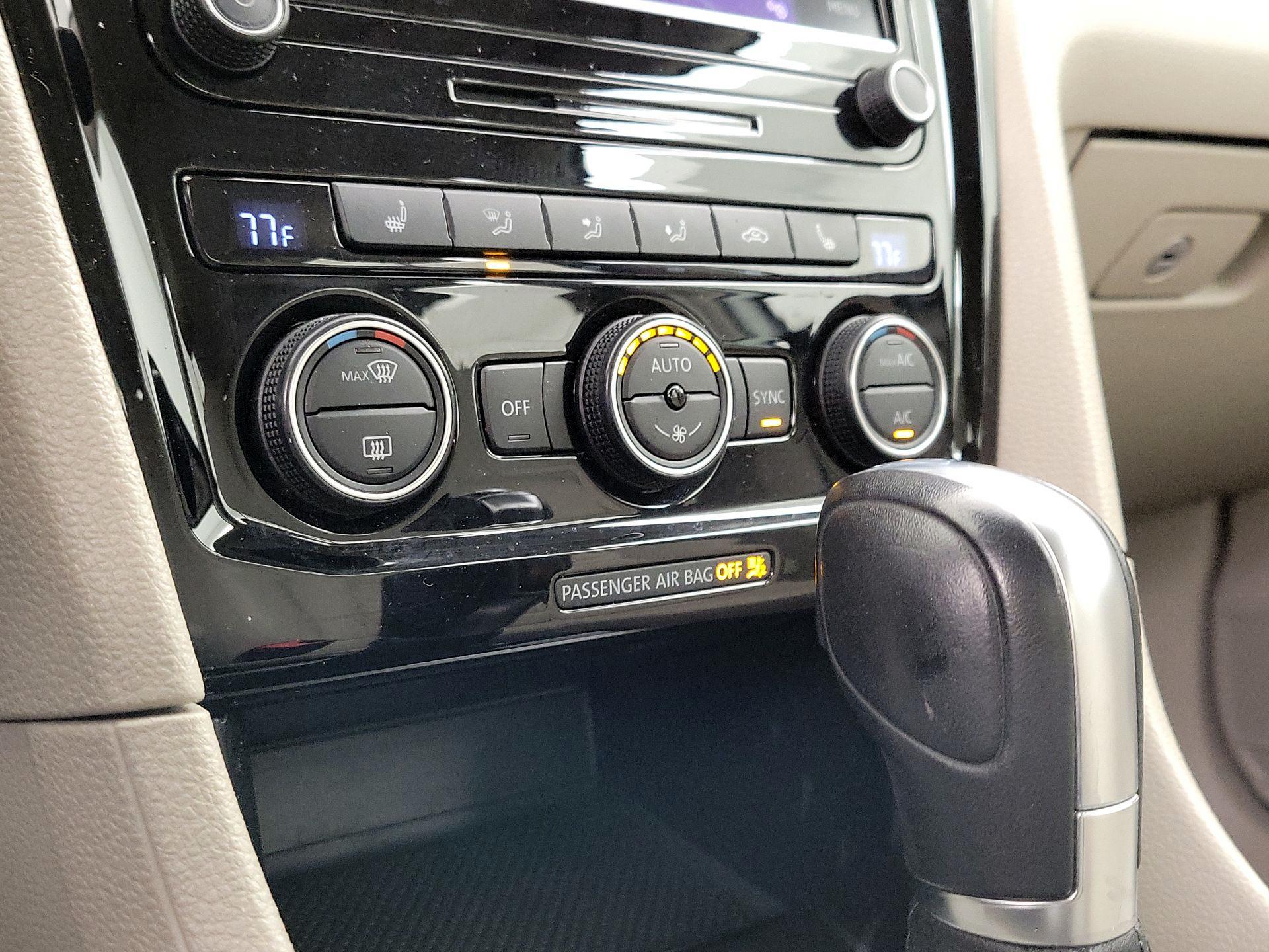 Thumbnail: 2020 Volkswagen Passat - 16