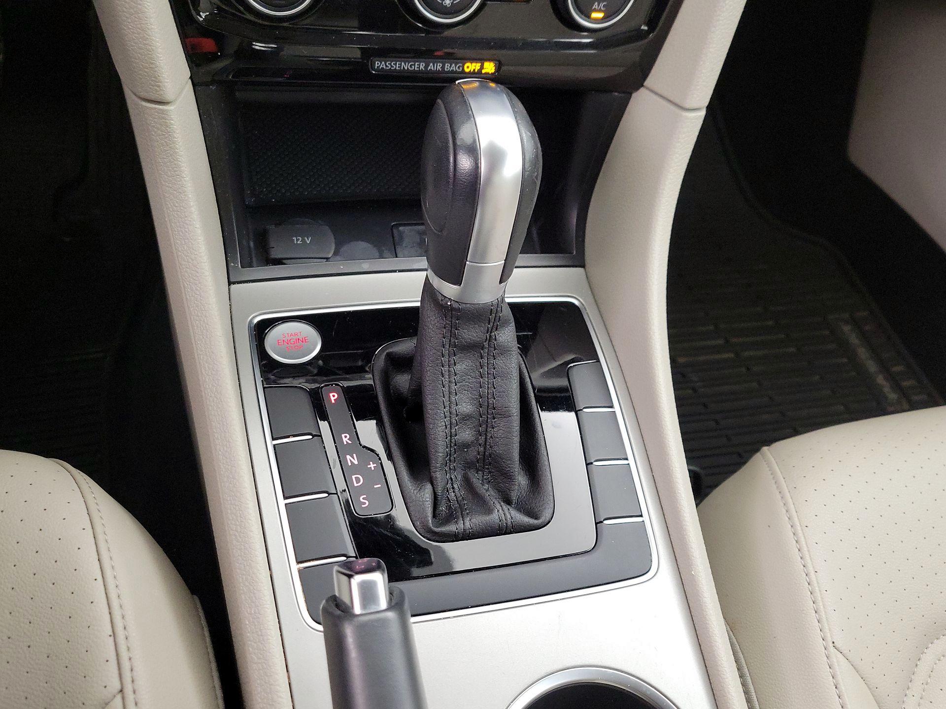 Thumbnail: 2020 Volkswagen Passat - 17