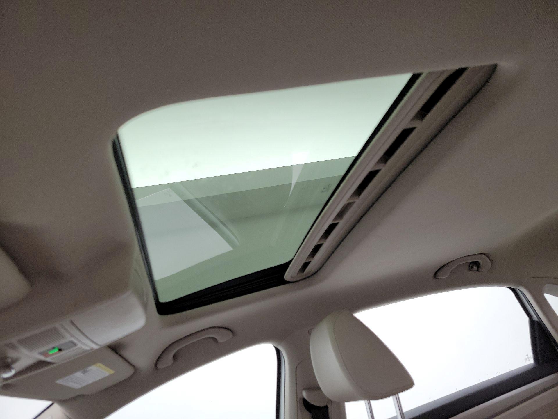 Thumbnail: 2020 Volkswagen Passat - 19