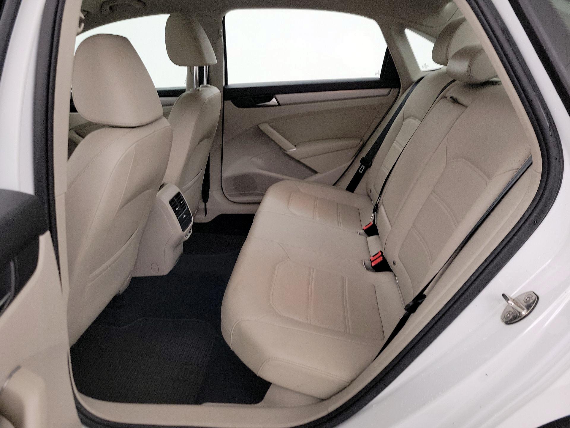 Thumbnail: 2020 Volkswagen Passat - 20