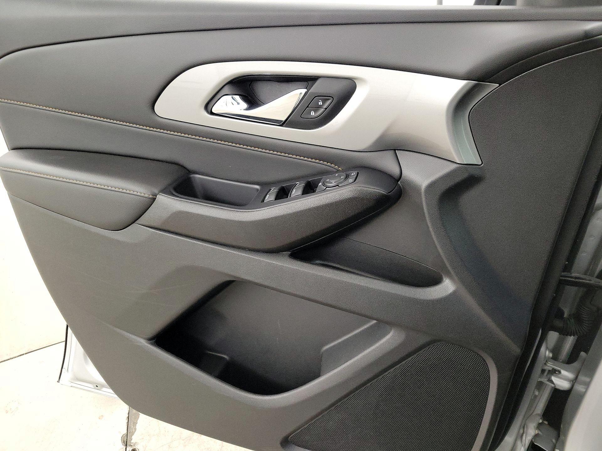 Thumbnail: 2021 Chevrolet Traverse - 12