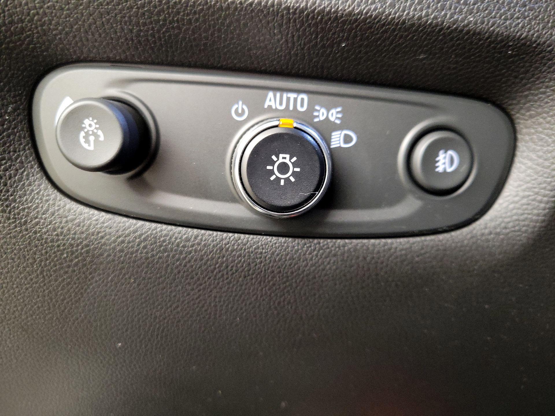 Thumbnail: 2021 Chevrolet Traverse - 13