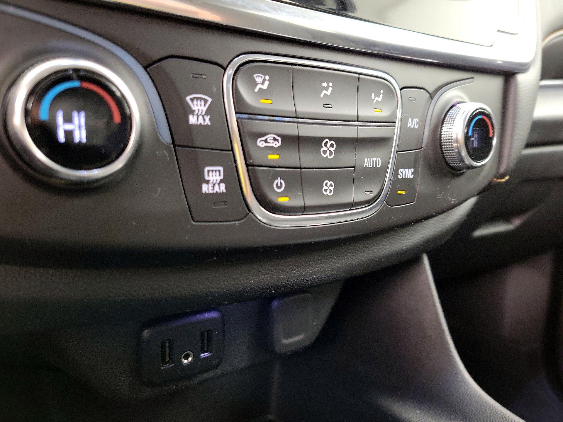 Thumbnail: 2021 Chevrolet Traverse - 16