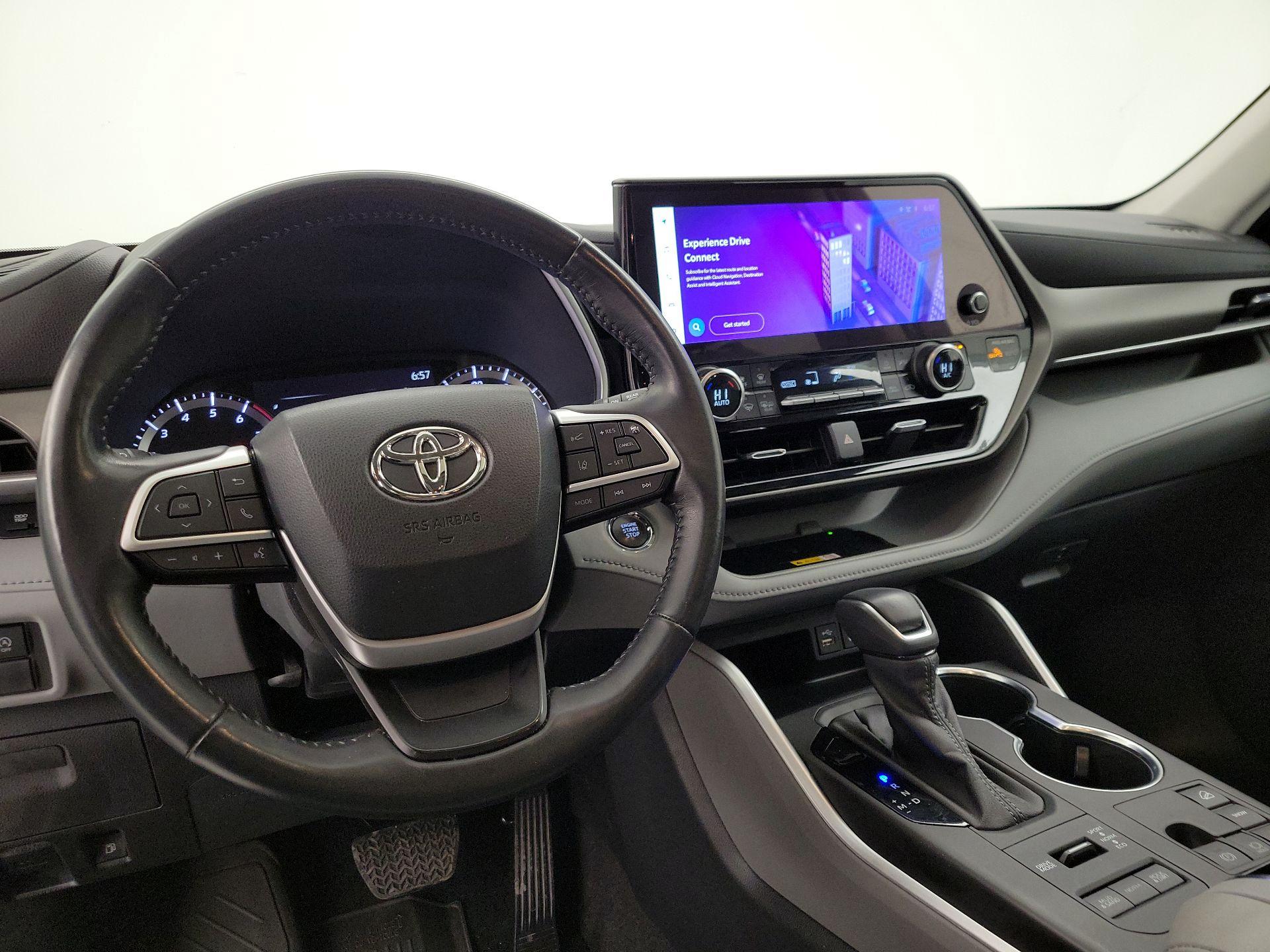 Thumbnail: 2023 Toyota Highlander - 9