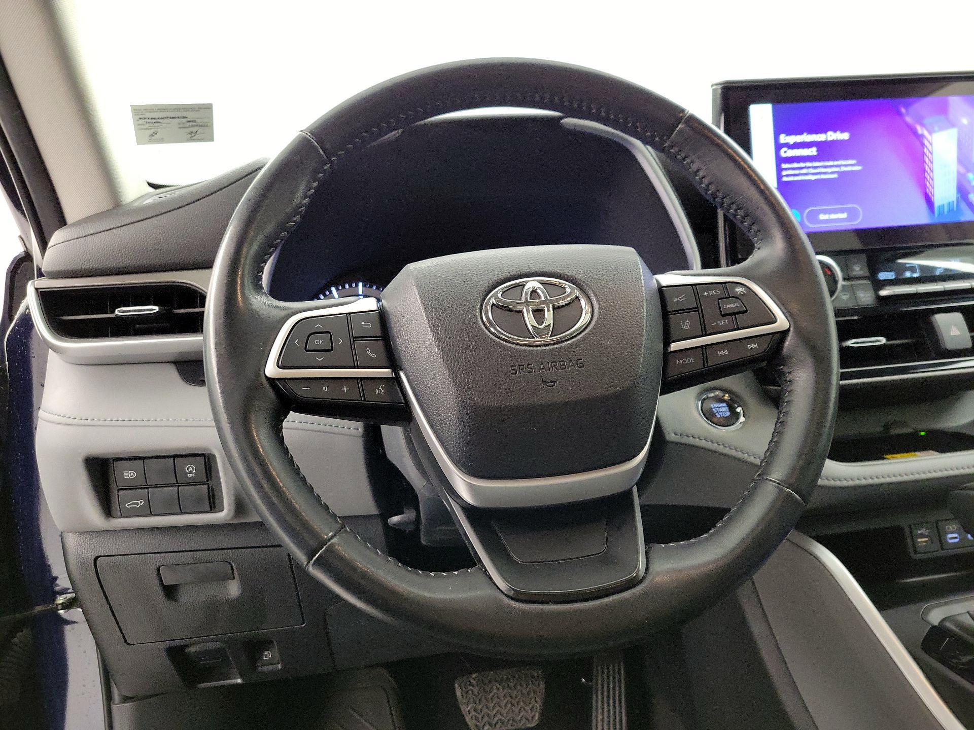 Thumbnail: 2023 Toyota Highlander - 10