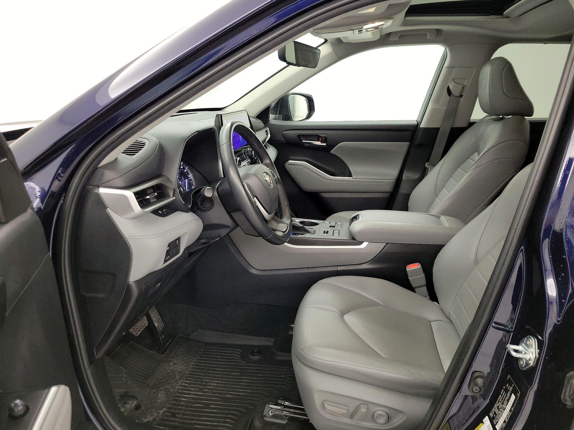 Thumbnail: 2023 Toyota Highlander - 11