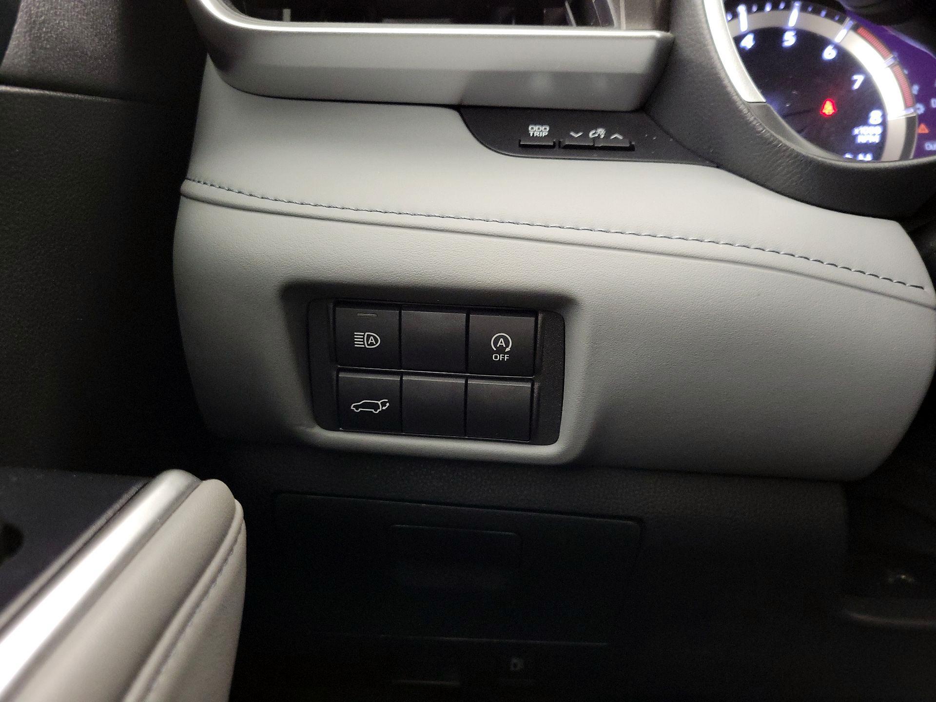 Thumbnail: 2023 Toyota Highlander - 13