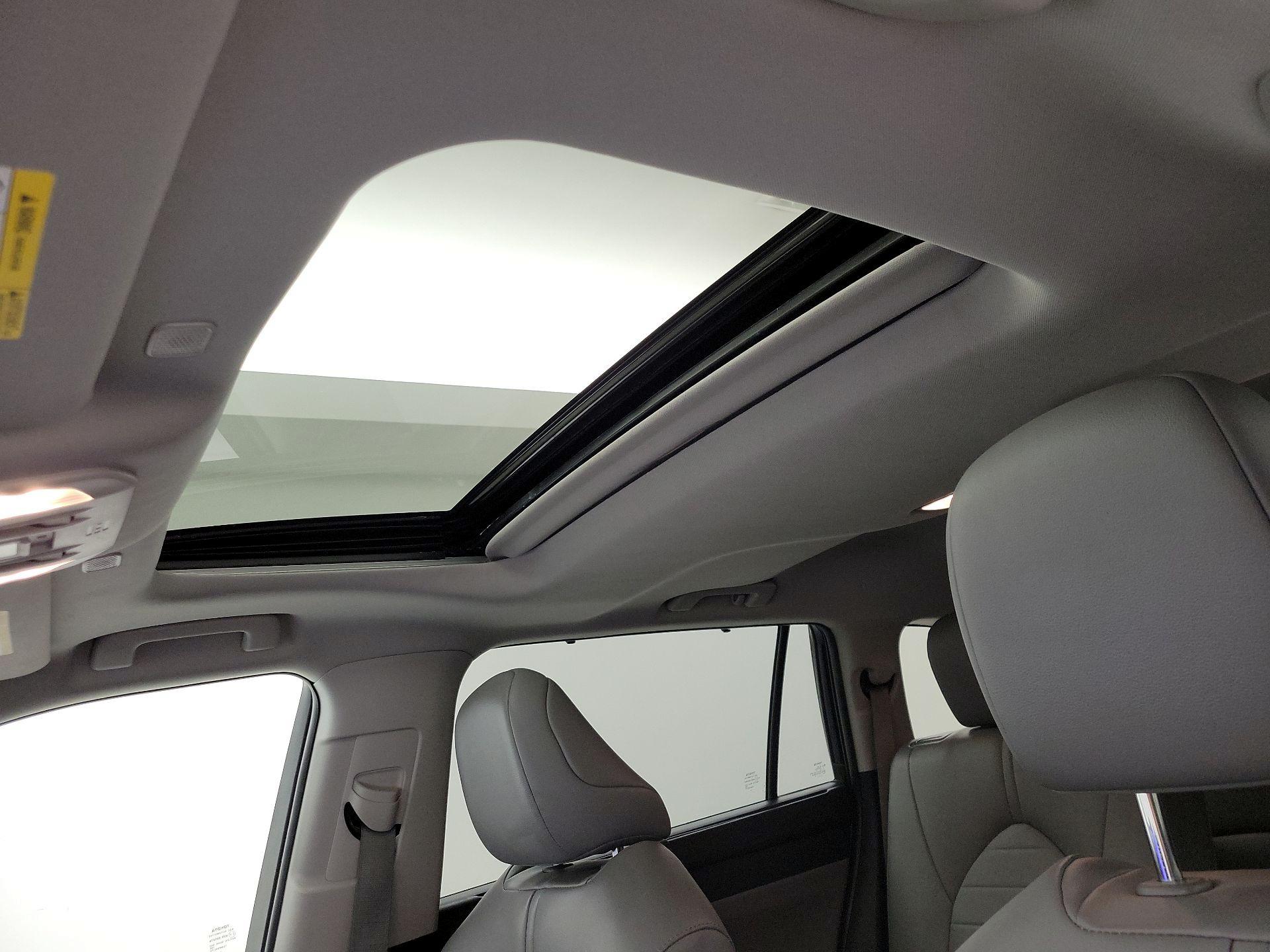 Thumbnail: 2023 Toyota Highlander - 19