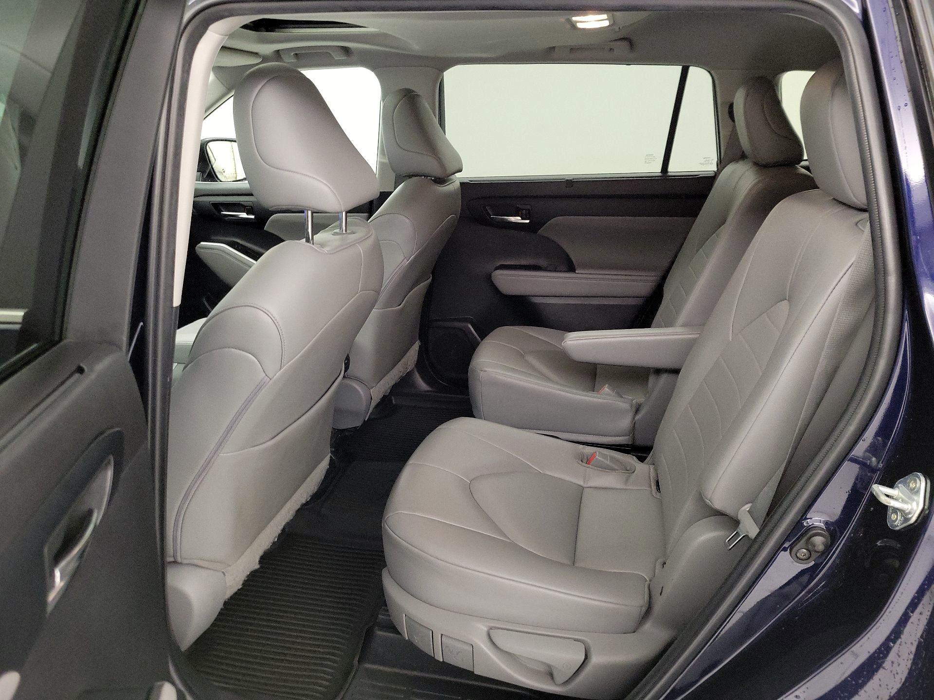 Thumbnail: 2023 Toyota Highlander - 20