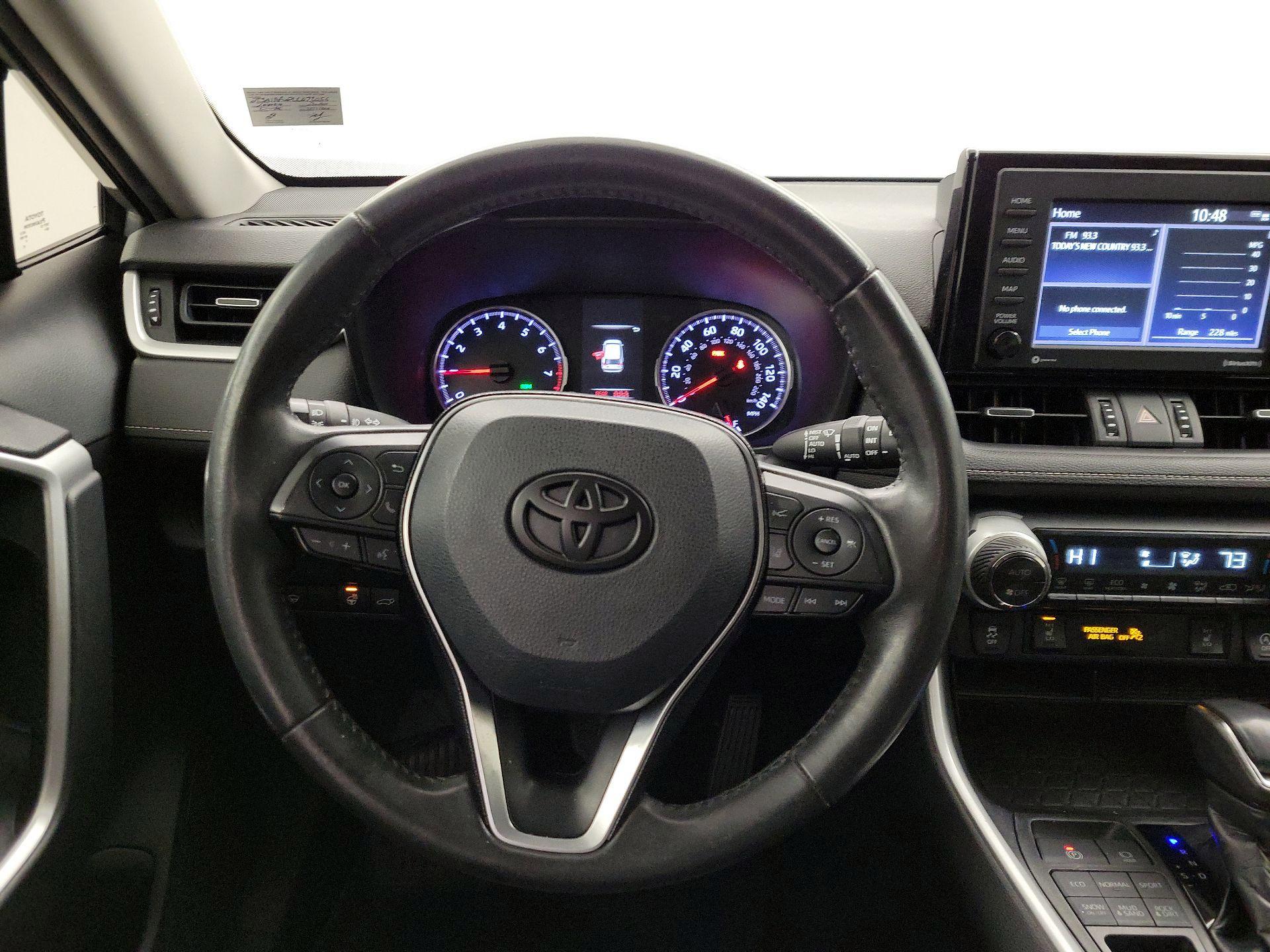 Thumbnail: 2020 Toyota RAV4 - 10