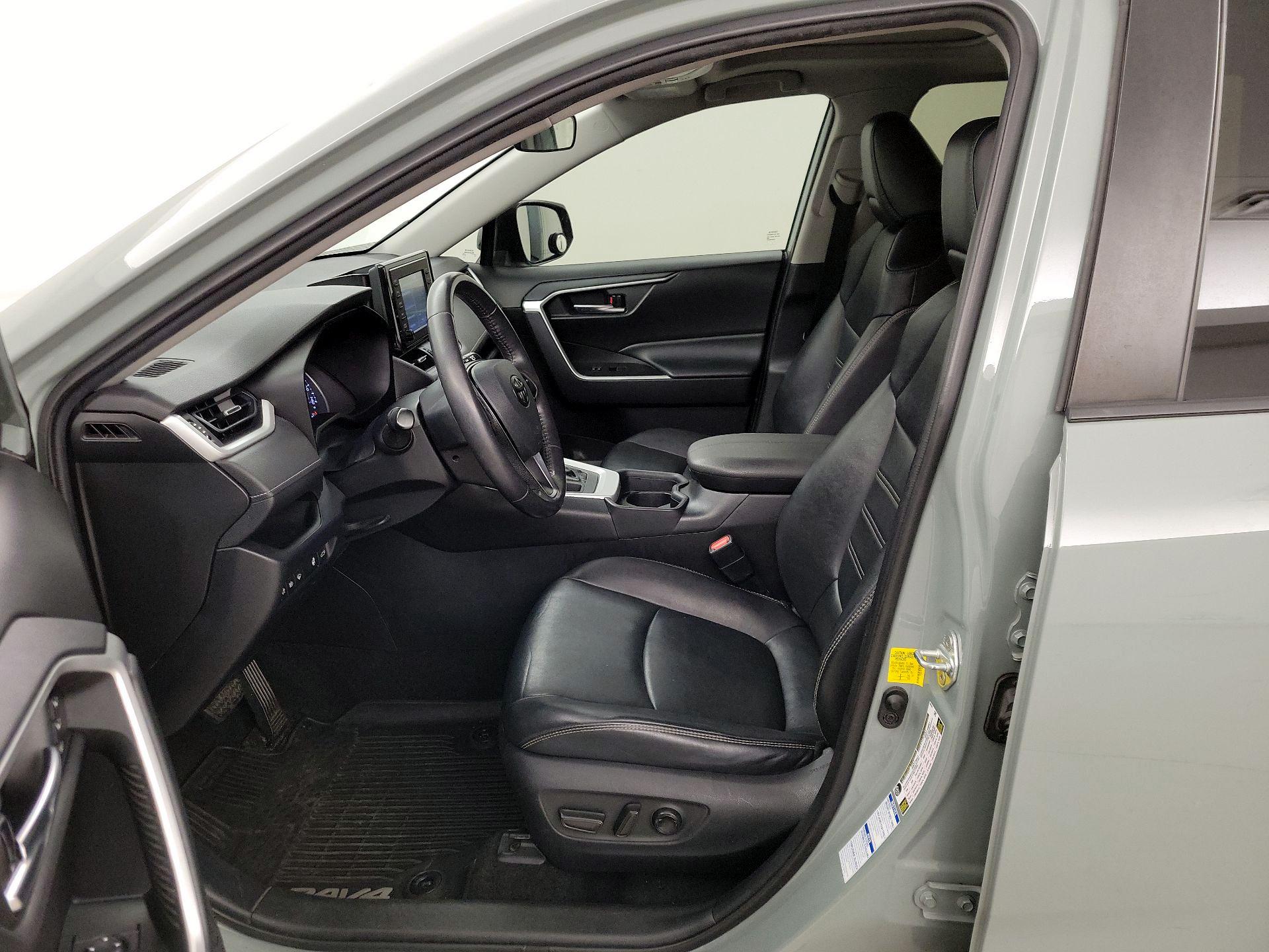 Thumbnail: 2020 Toyota RAV4 - 11