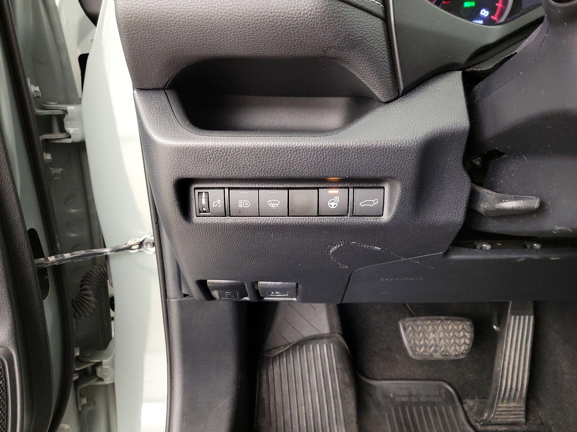 Thumbnail: 2020 Toyota RAV4 - 13