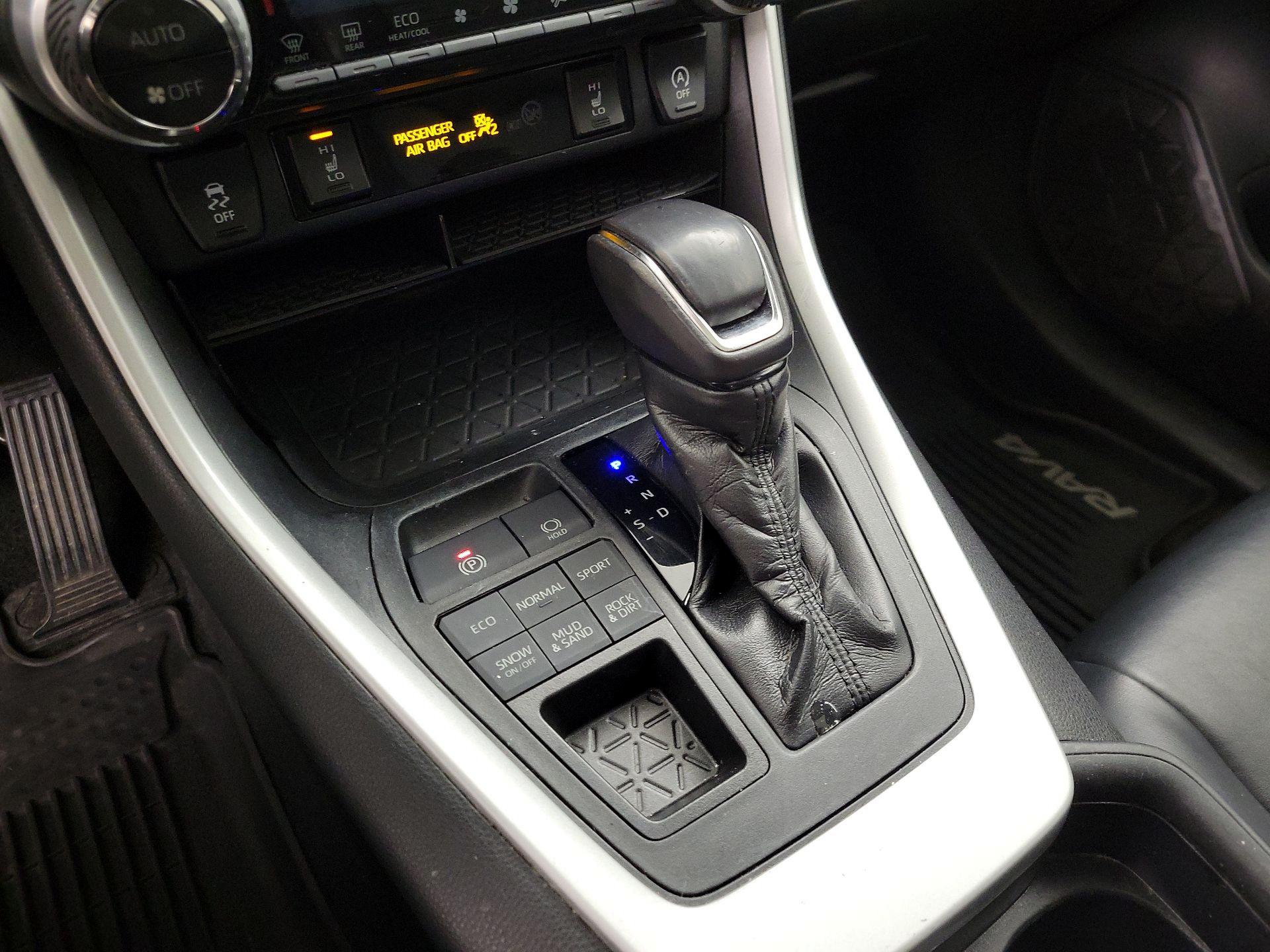 Thumbnail: 2020 Toyota RAV4 - 17