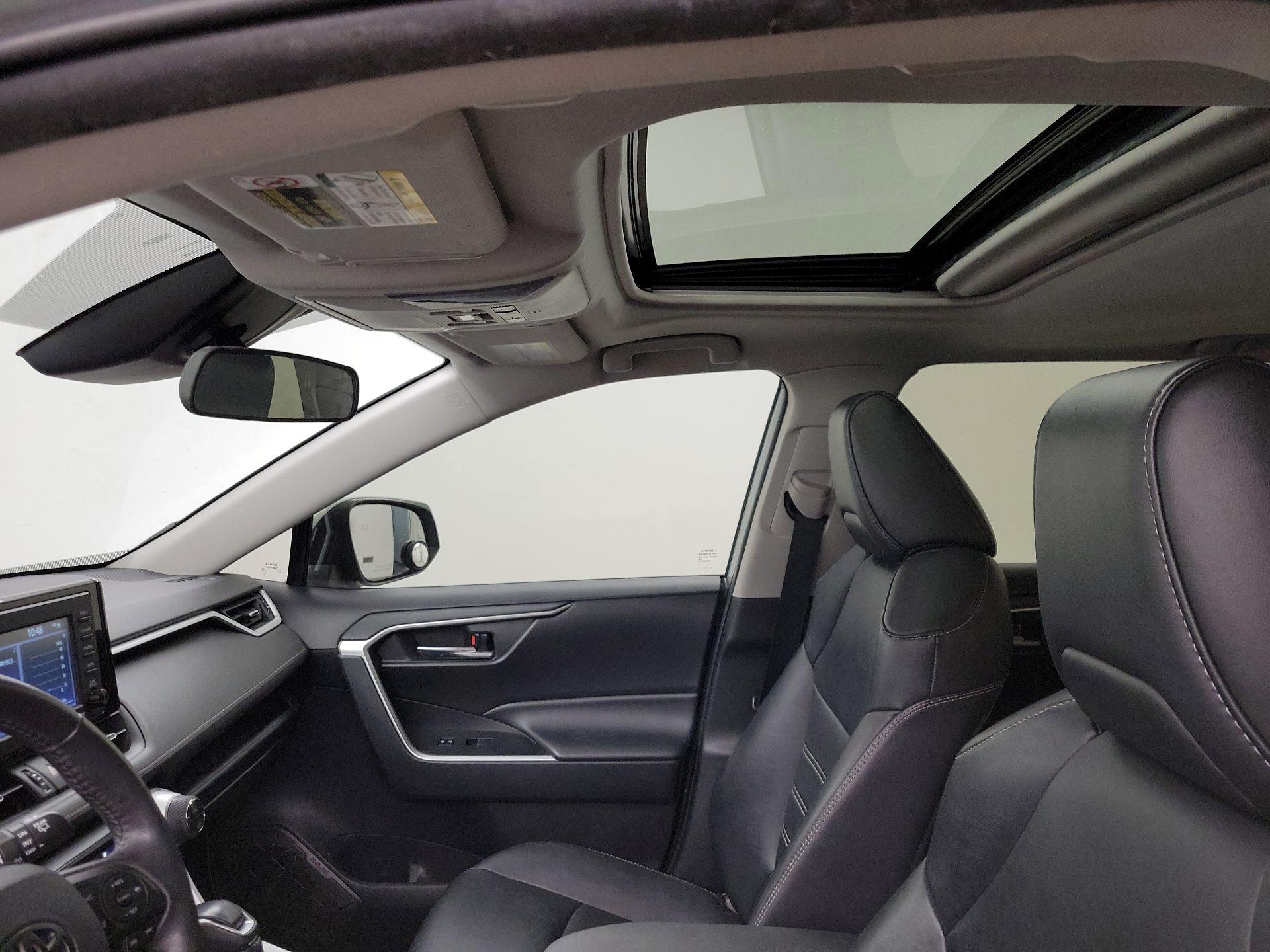 Thumbnail: 2020 Toyota RAV4 - 19