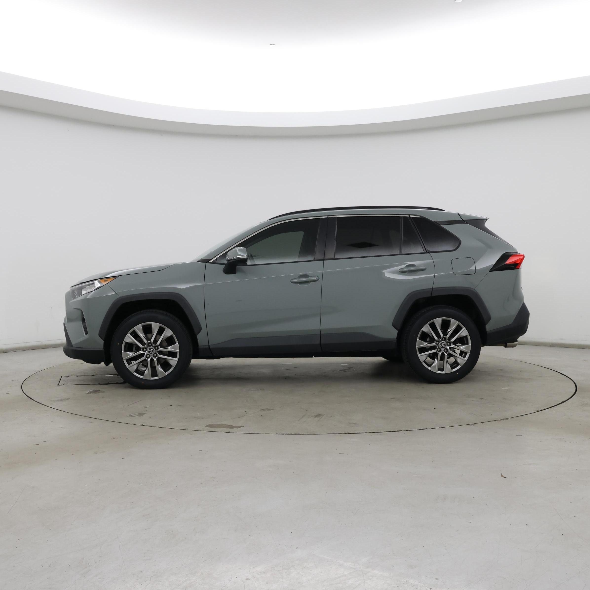 Thumbnail: 2020 Toyota RAV4 - 3