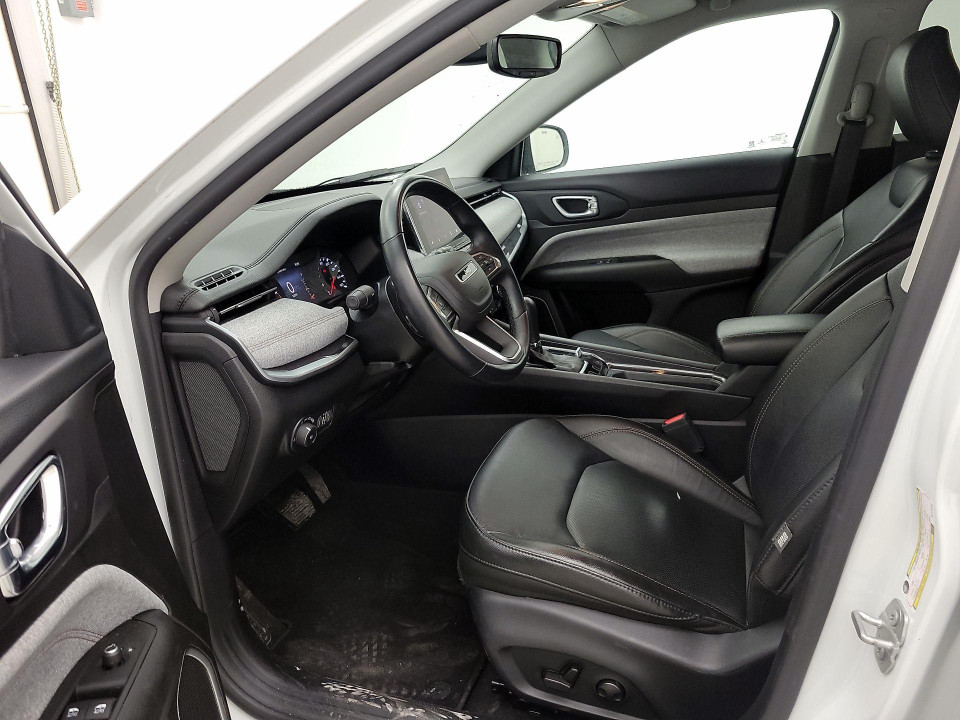 Thumbnail: 2022 Jeep Compass - 11