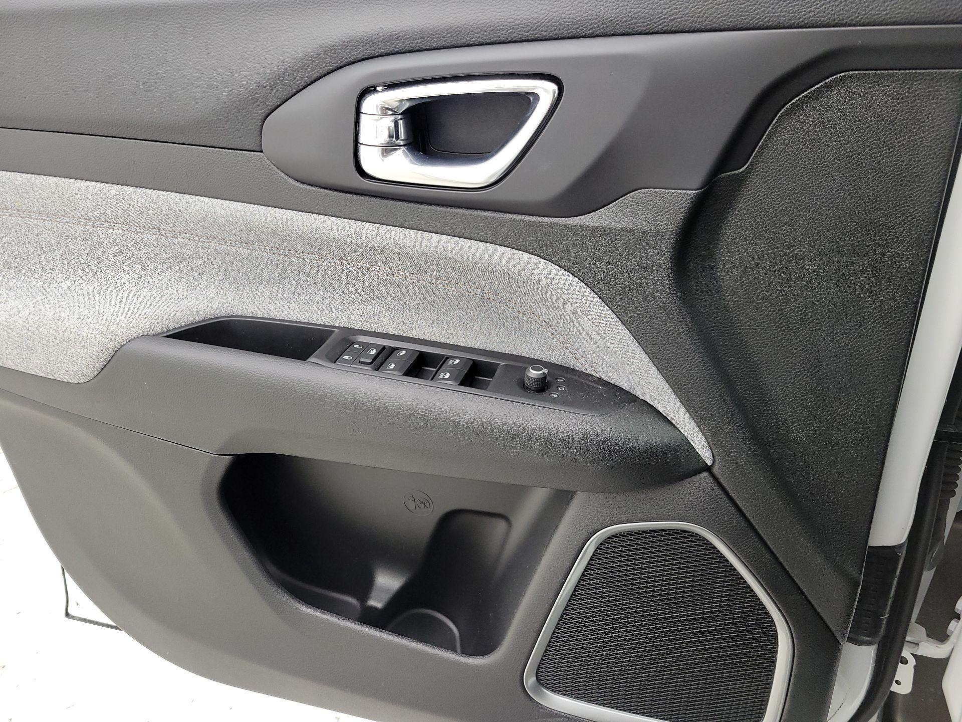 Thumbnail: 2022 Jeep Compass - 12