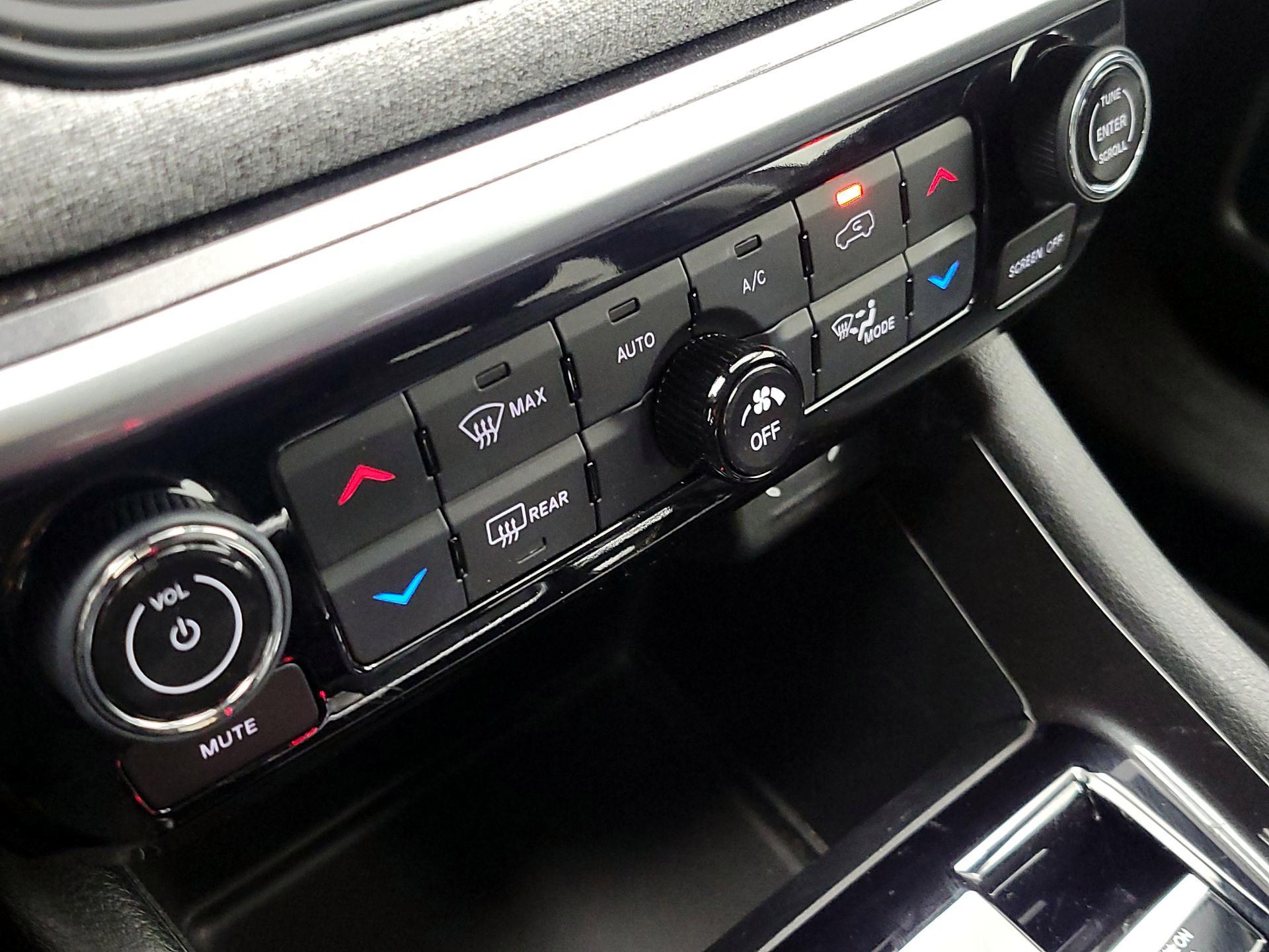 Thumbnail: 2022 Jeep Compass - 16