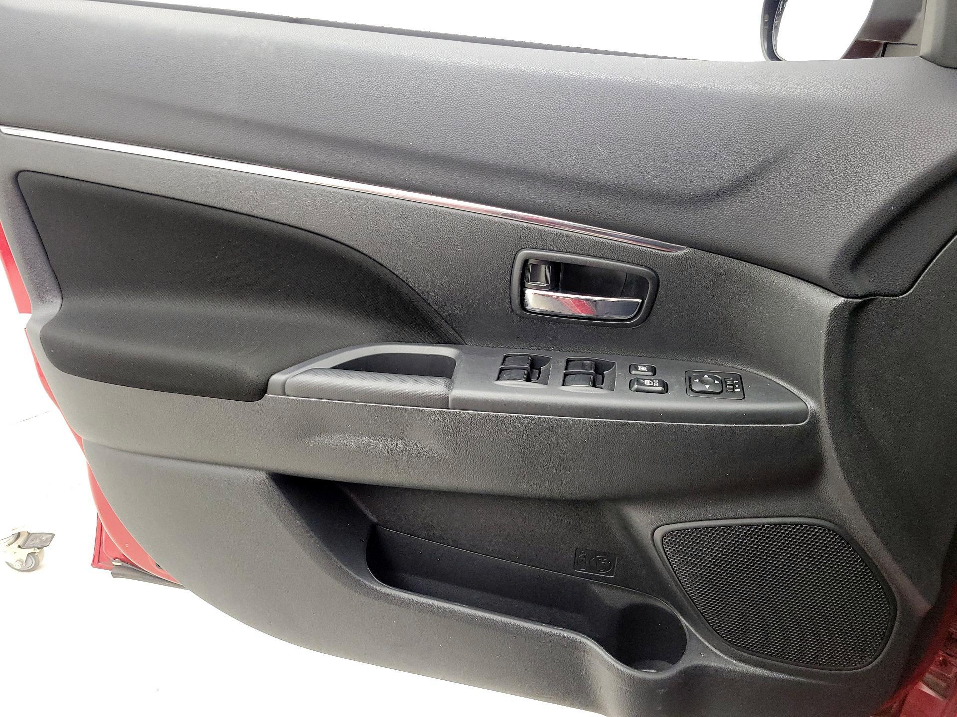 Thumbnail: 2020 Mitsubishi Outlander Sport - 12