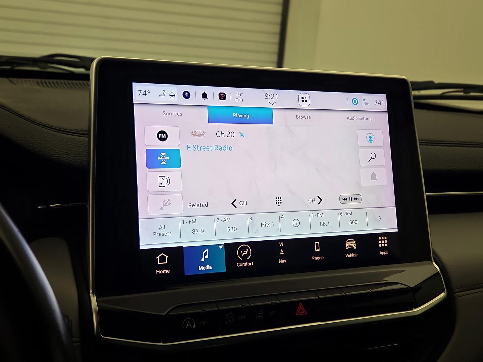 Thumbnail: 2022 Jeep Compass - 16