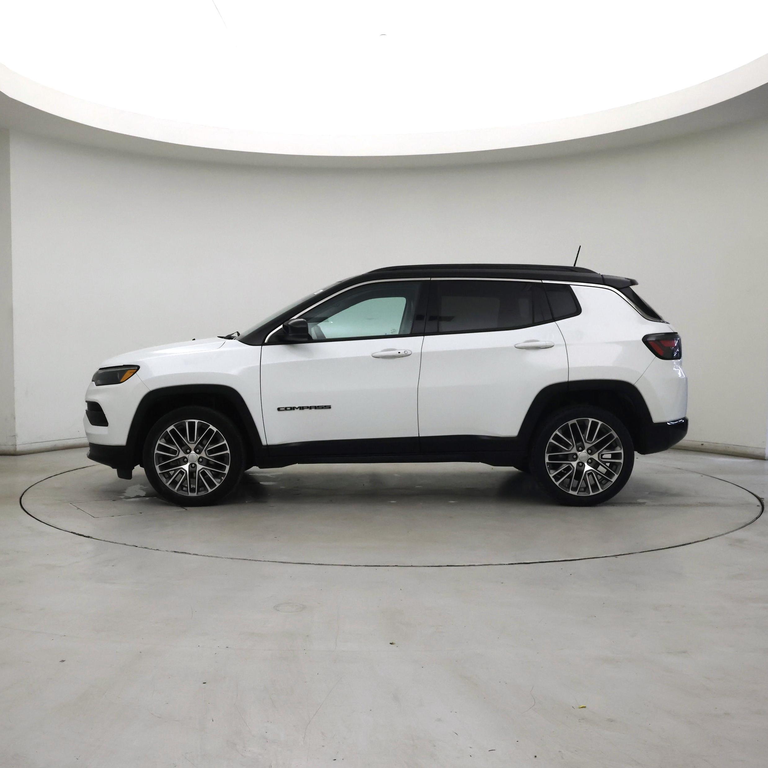 Thumbnail: 2022 Jeep Compass - 3
