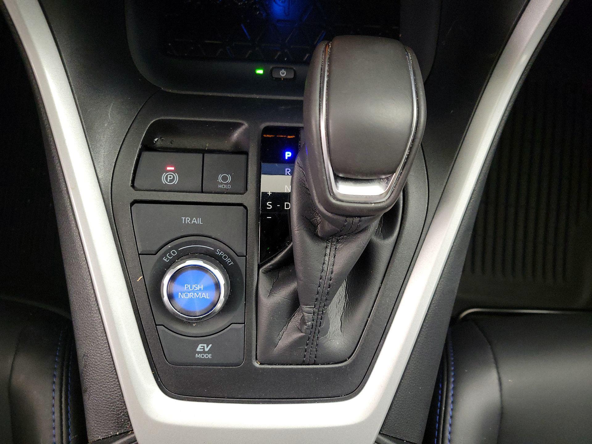 Thumbnail: 2025 Toyota RAV4 - 17