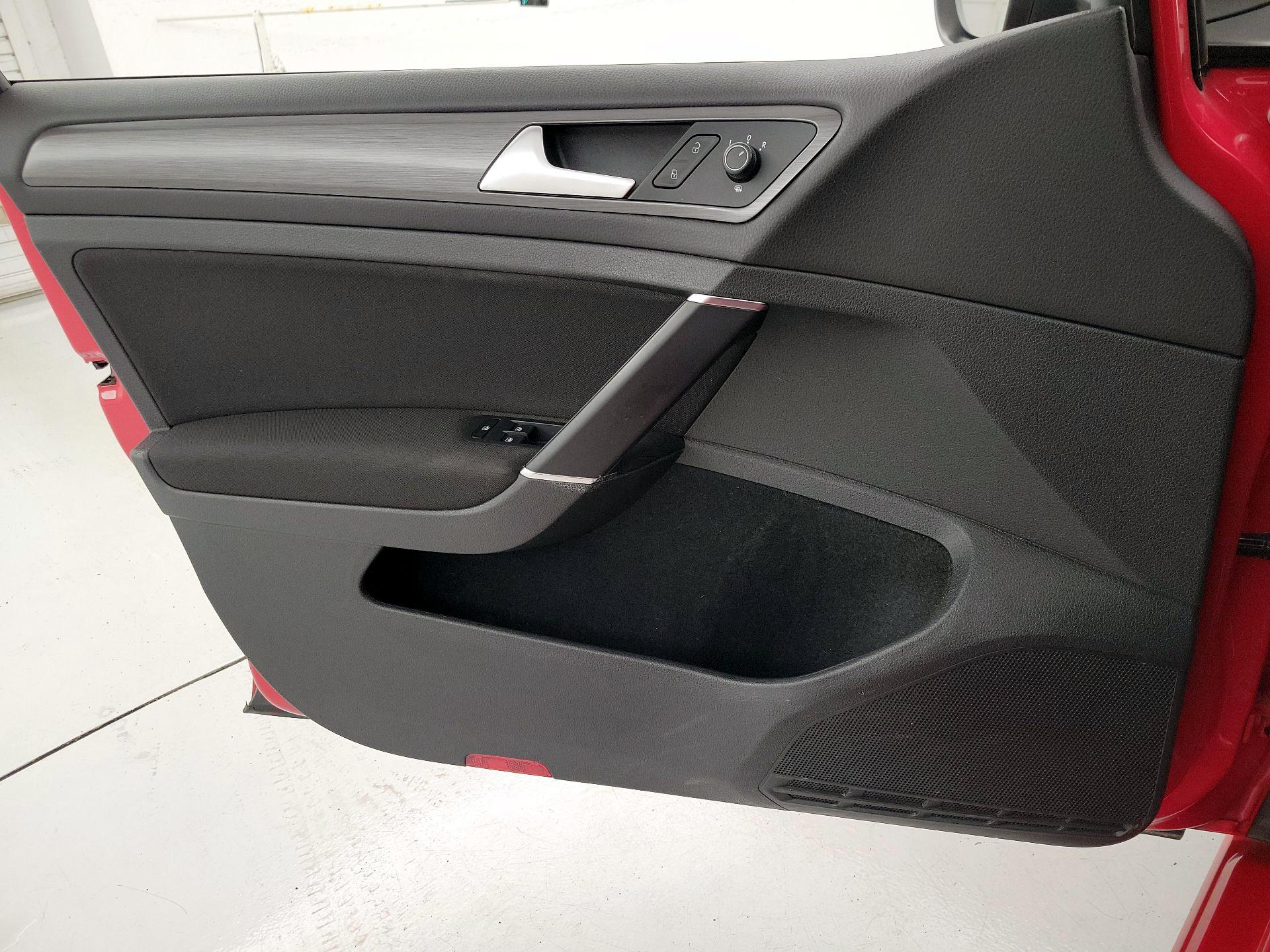 Thumbnail: 2018 Volkswagen Golf - 12