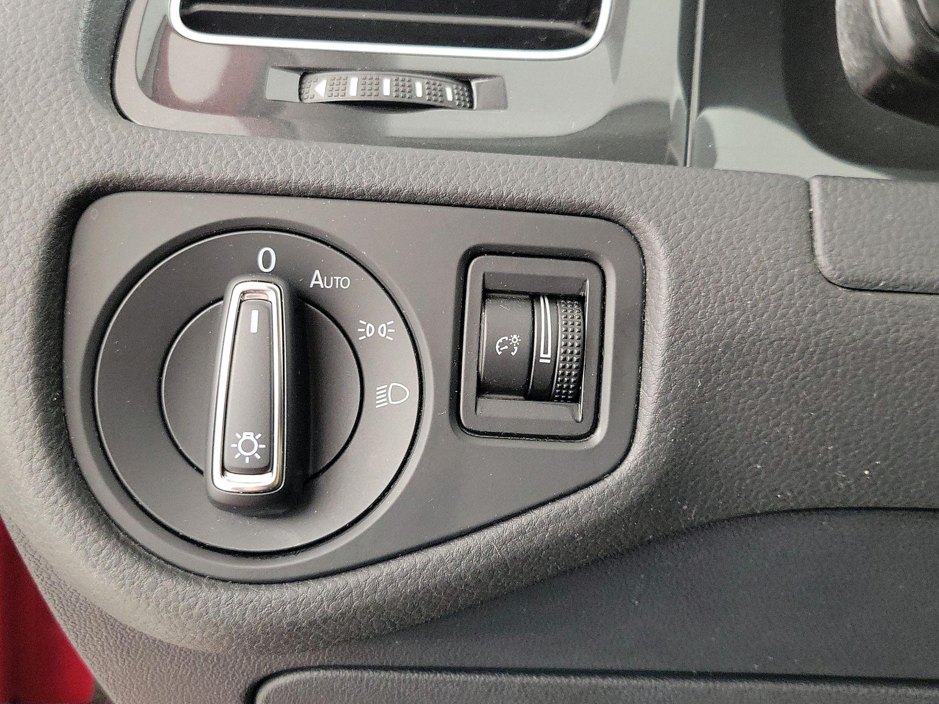 Thumbnail: 2018 Volkswagen Golf - 13