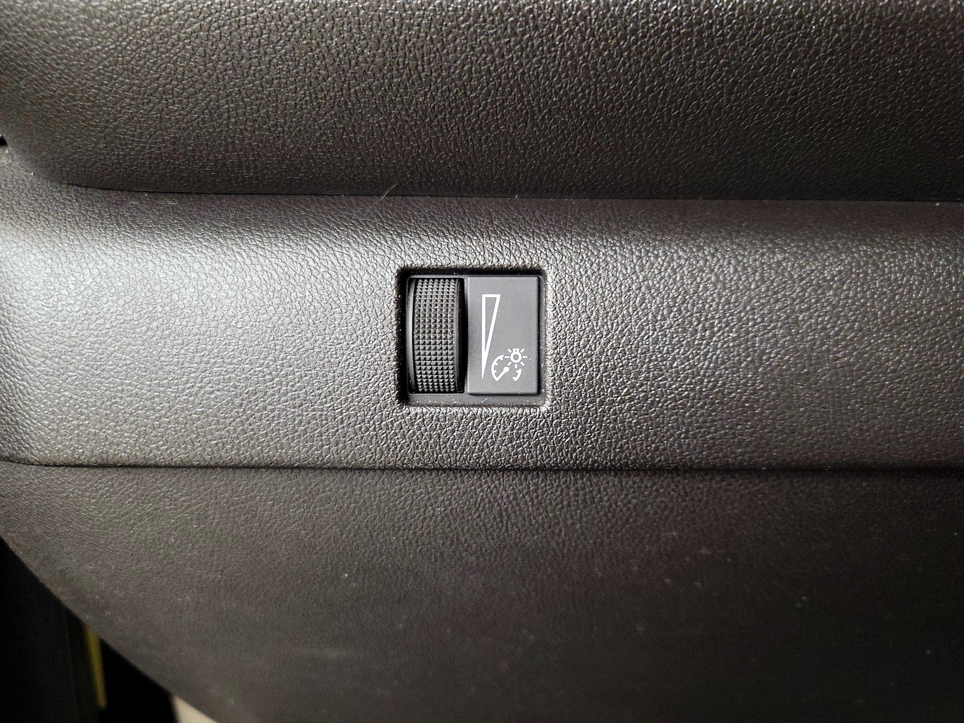 Thumbnail: 2023 Chevrolet Colorado - 13