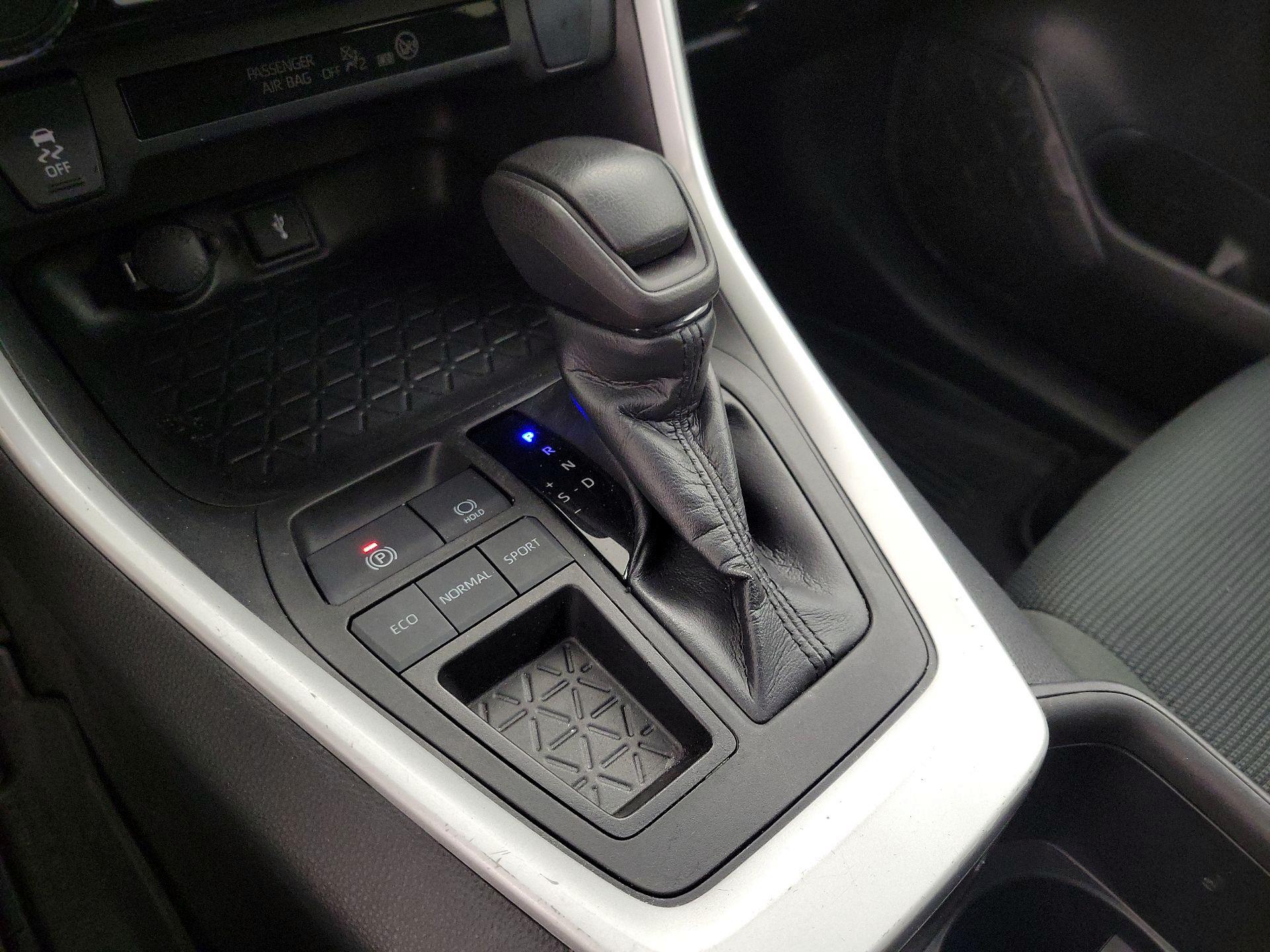 Thumbnail: 2022 Toyota RAV4 - 17