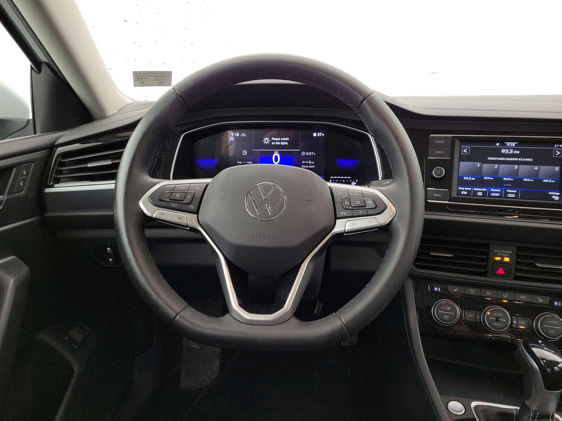 Thumbnail: 2024 Volkswagen Jetta - 10