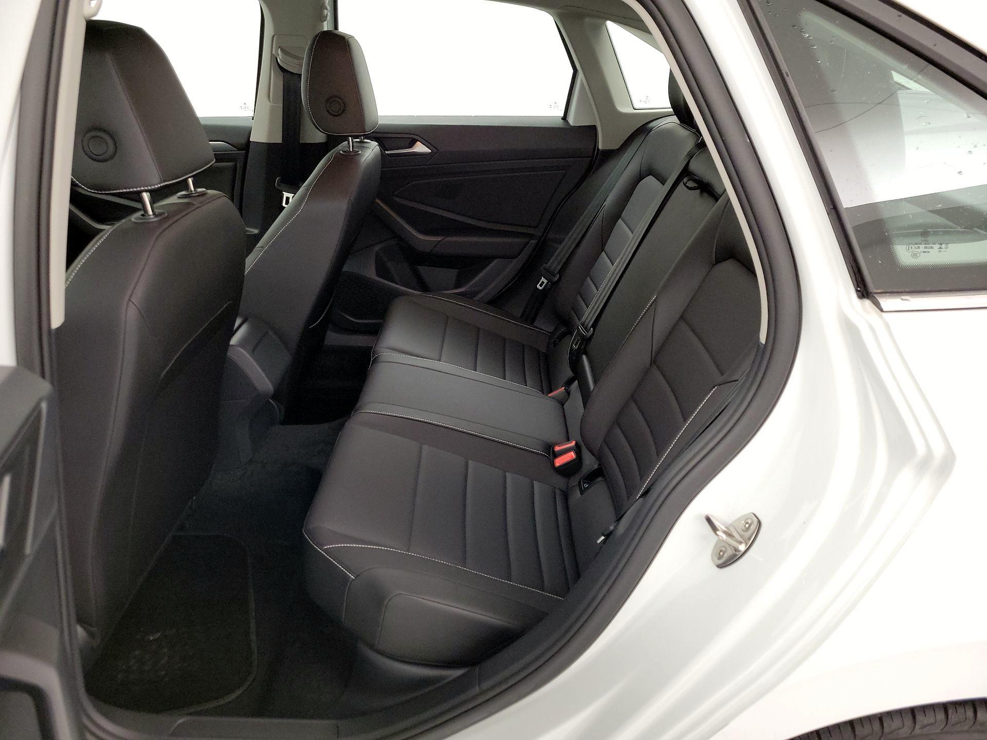 Thumbnail: 2024 Volkswagen Jetta - 20