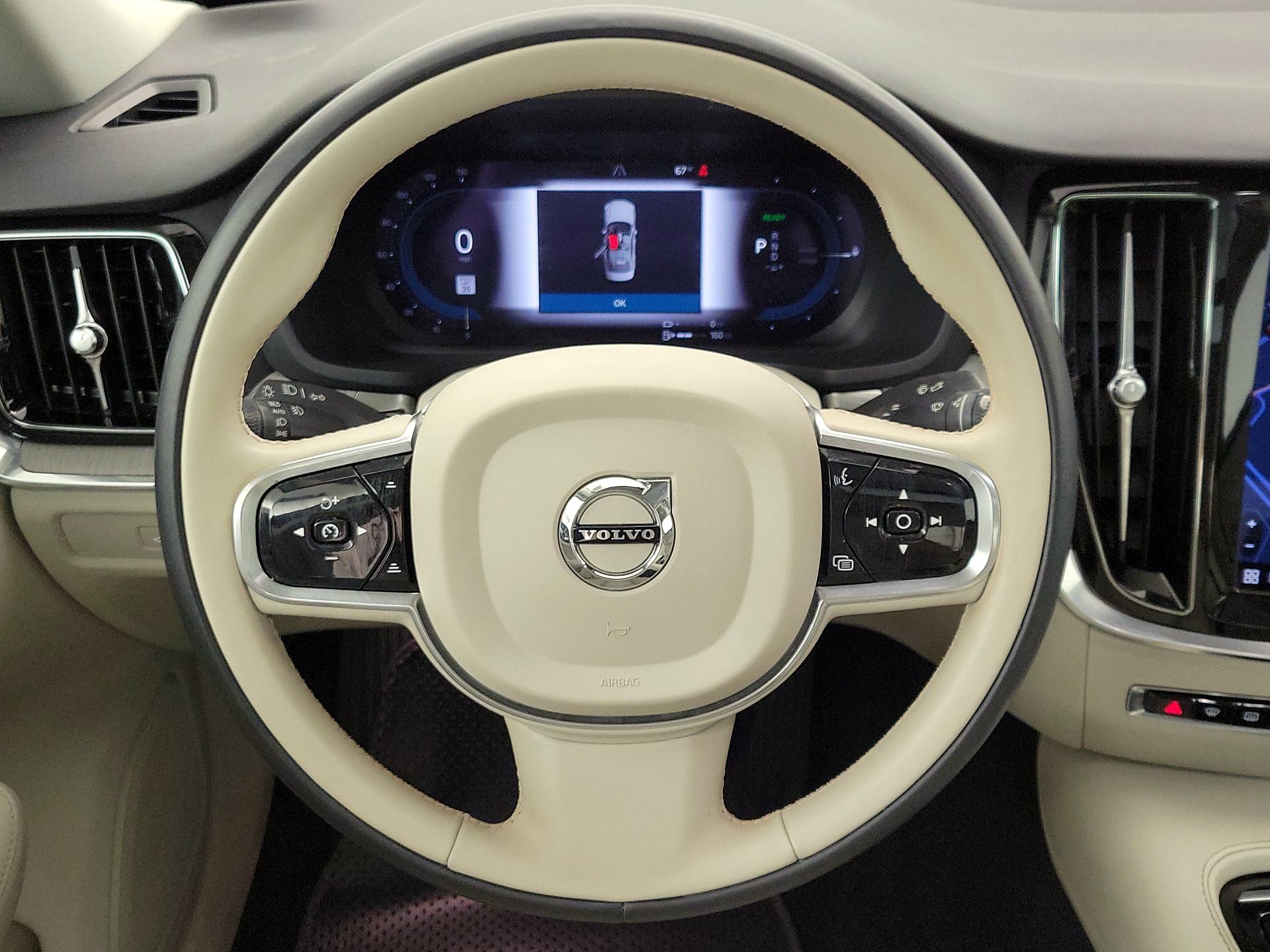 Thumbnail: 2023 Volvo S60 - 10