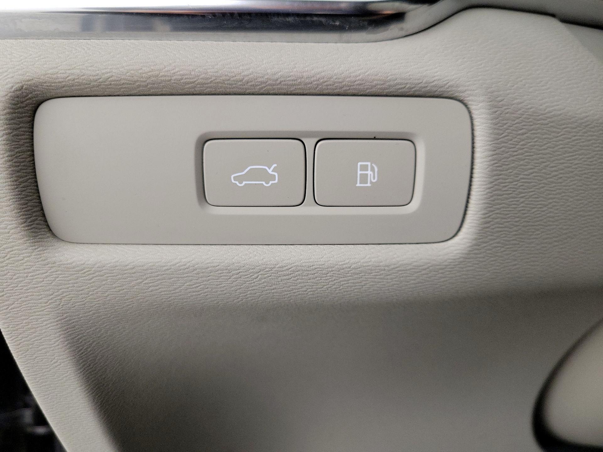 Thumbnail: 2023 Volvo S60 - 13