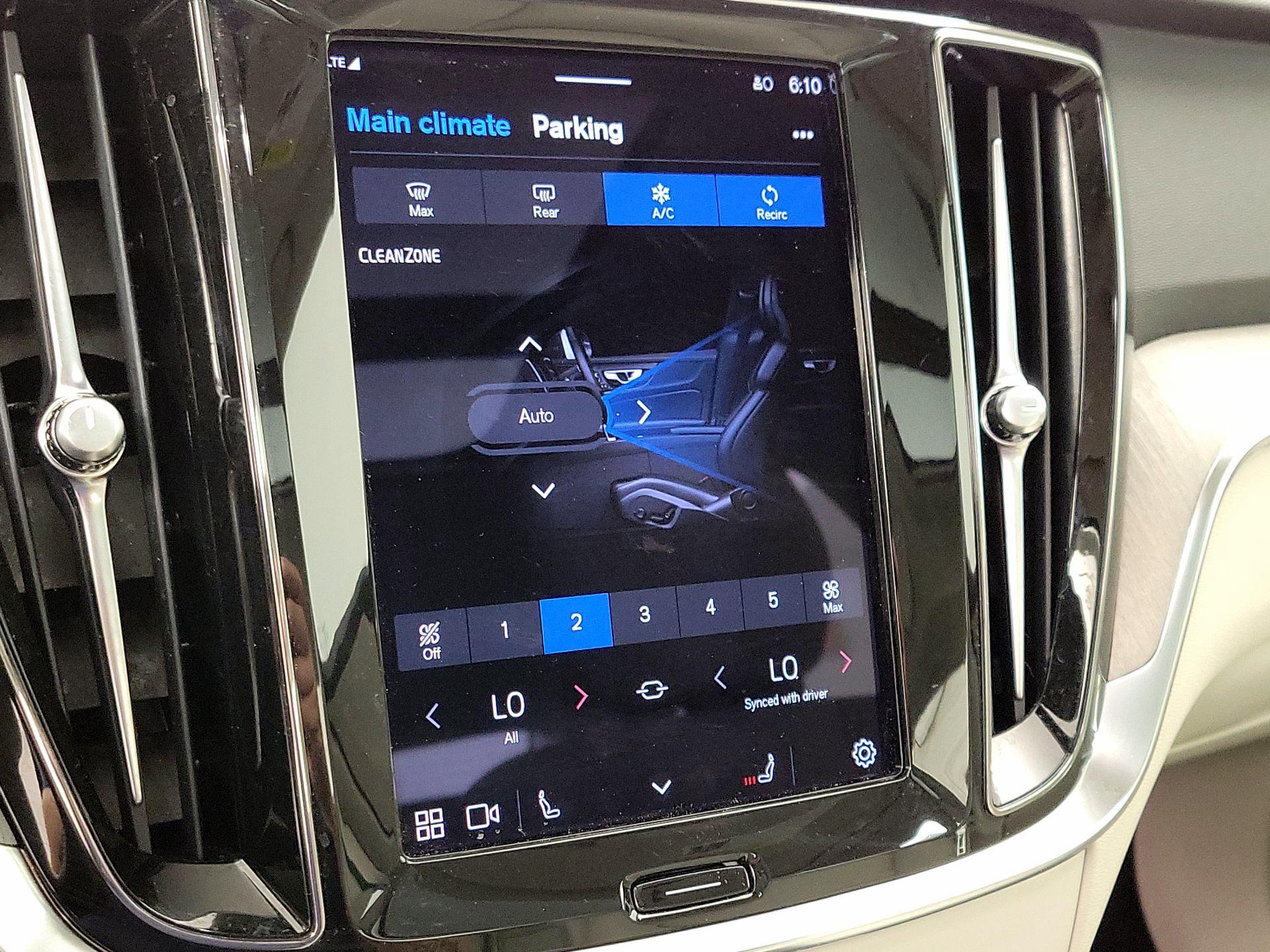 Thumbnail: 2023 Volvo S60 - 17