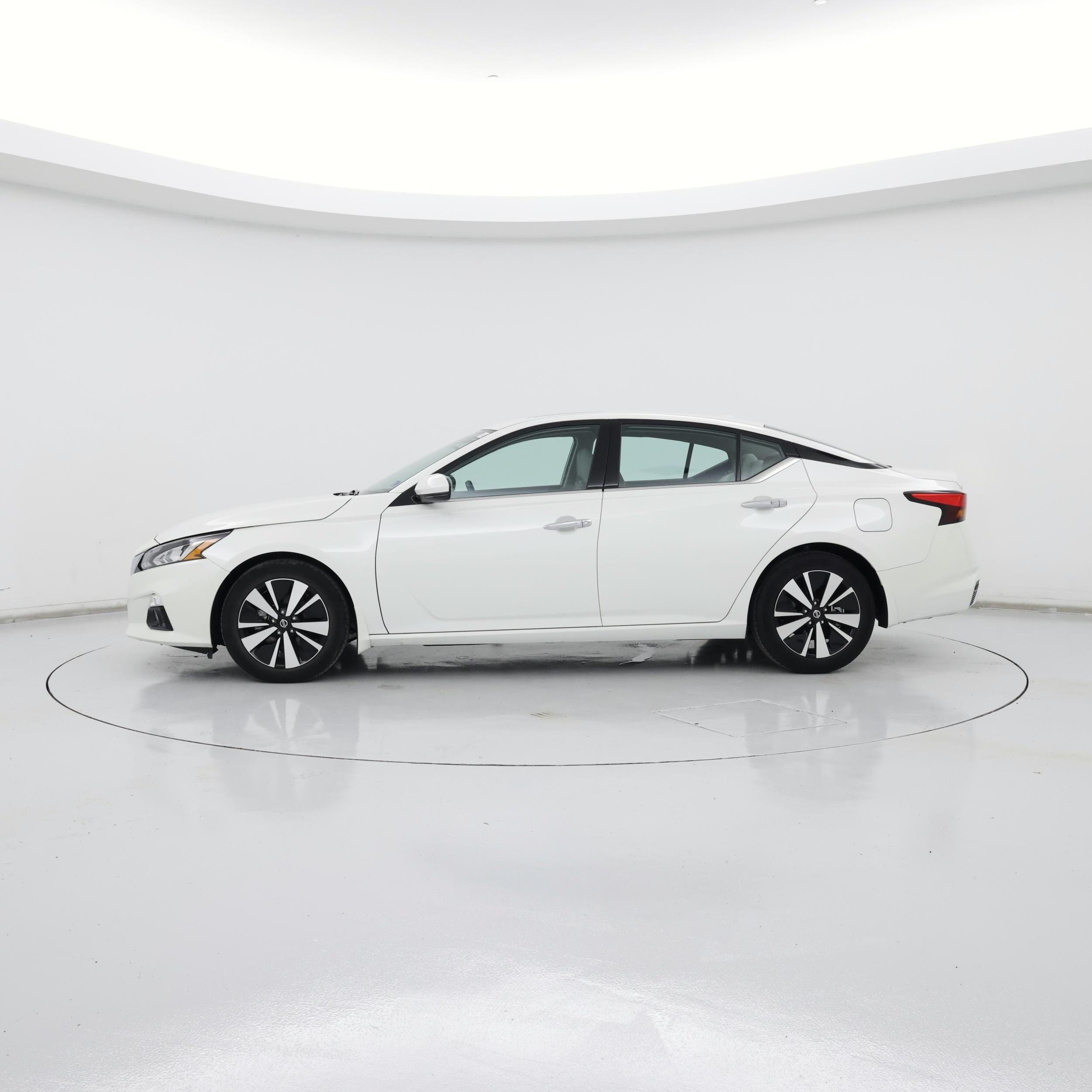 Thumbnail: 2021 Nissan Altima - 3