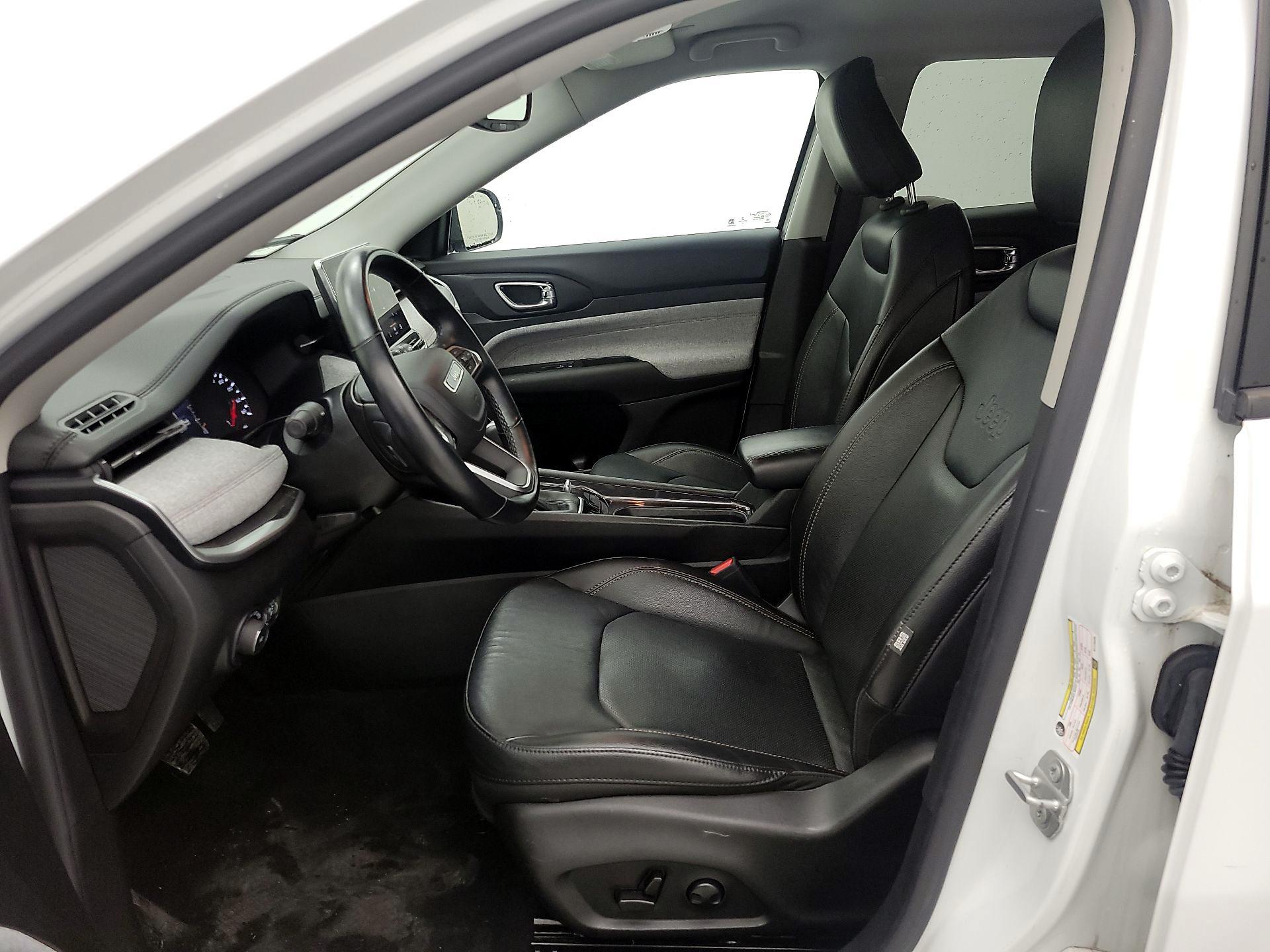 Thumbnail: 2022 Jeep Compass - 11