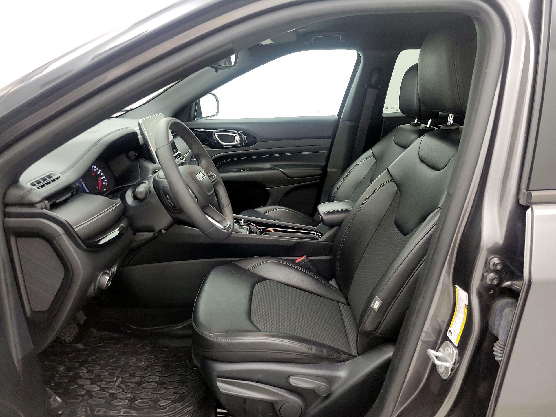 Thumbnail: 2022 Jeep Compass - 11