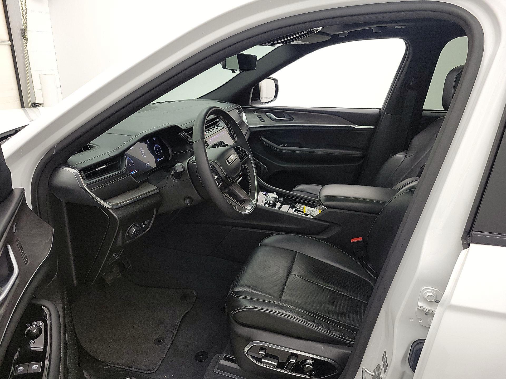 Thumbnail: 2023 Jeep Grand Cherokee - 11