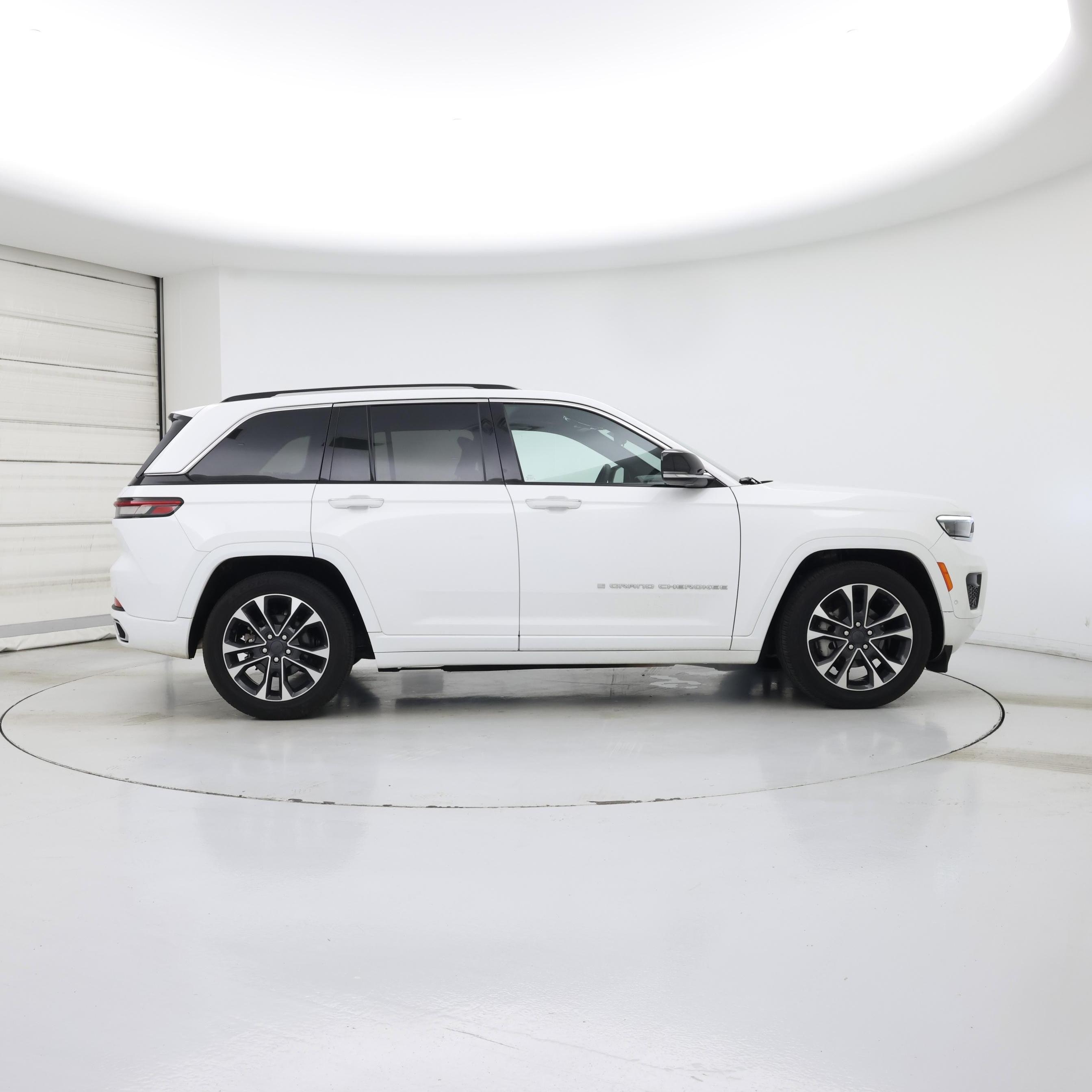 Thumbnail: 2023 Jeep Grand Cherokee - 7