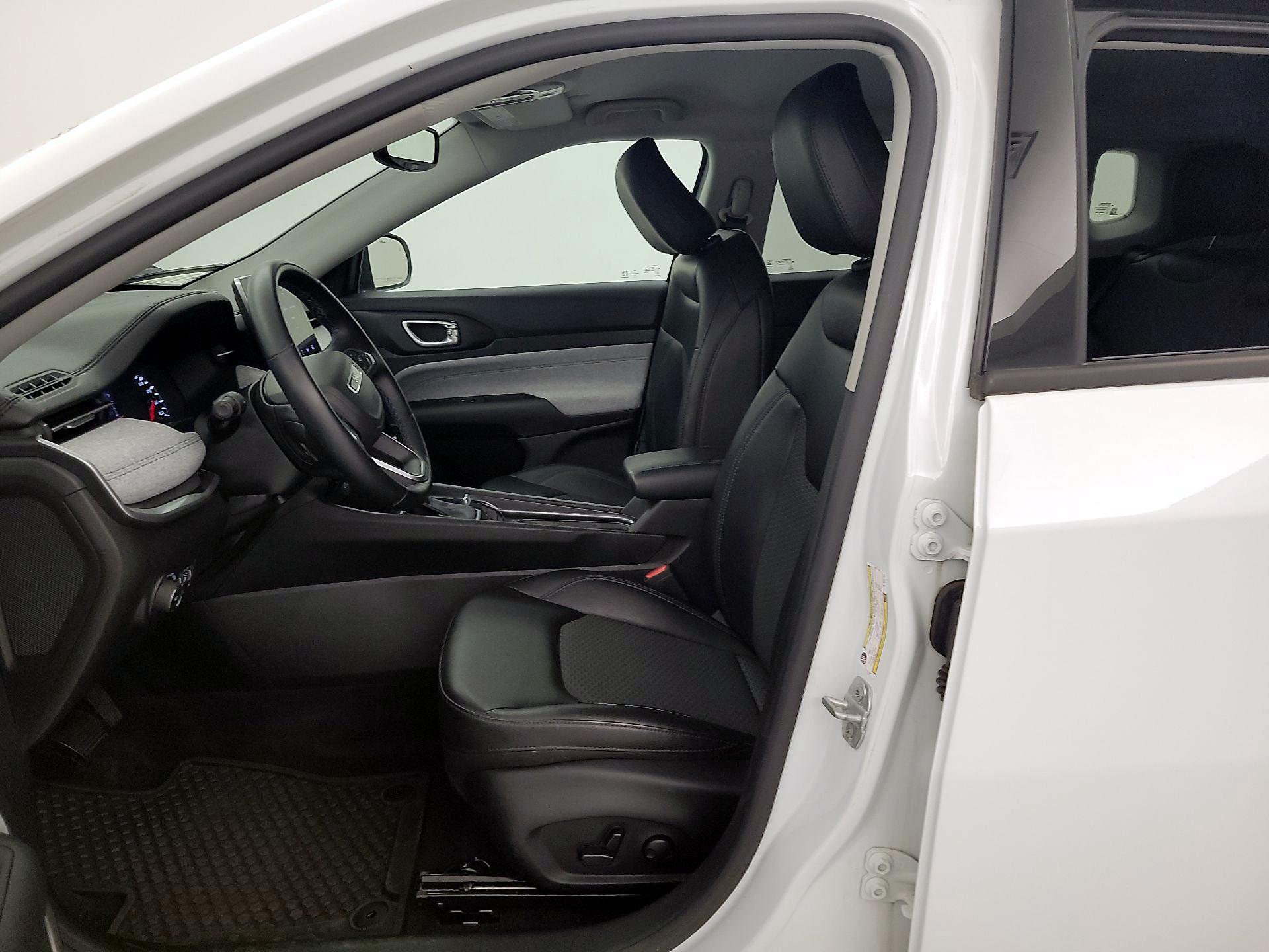 Thumbnail: 2022 Jeep Compass - 11