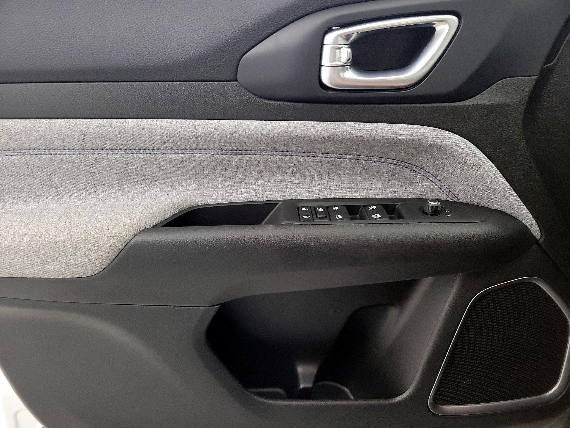 Thumbnail: 2022 Jeep Compass - 12