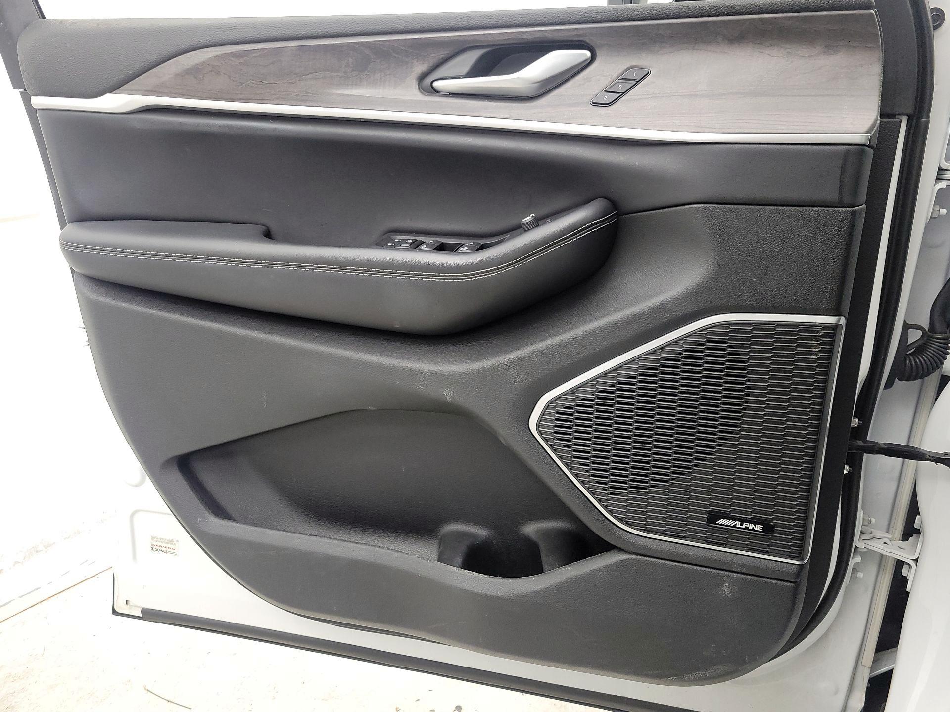 Thumbnail: 2023 Jeep Grand Cherokee L - 12