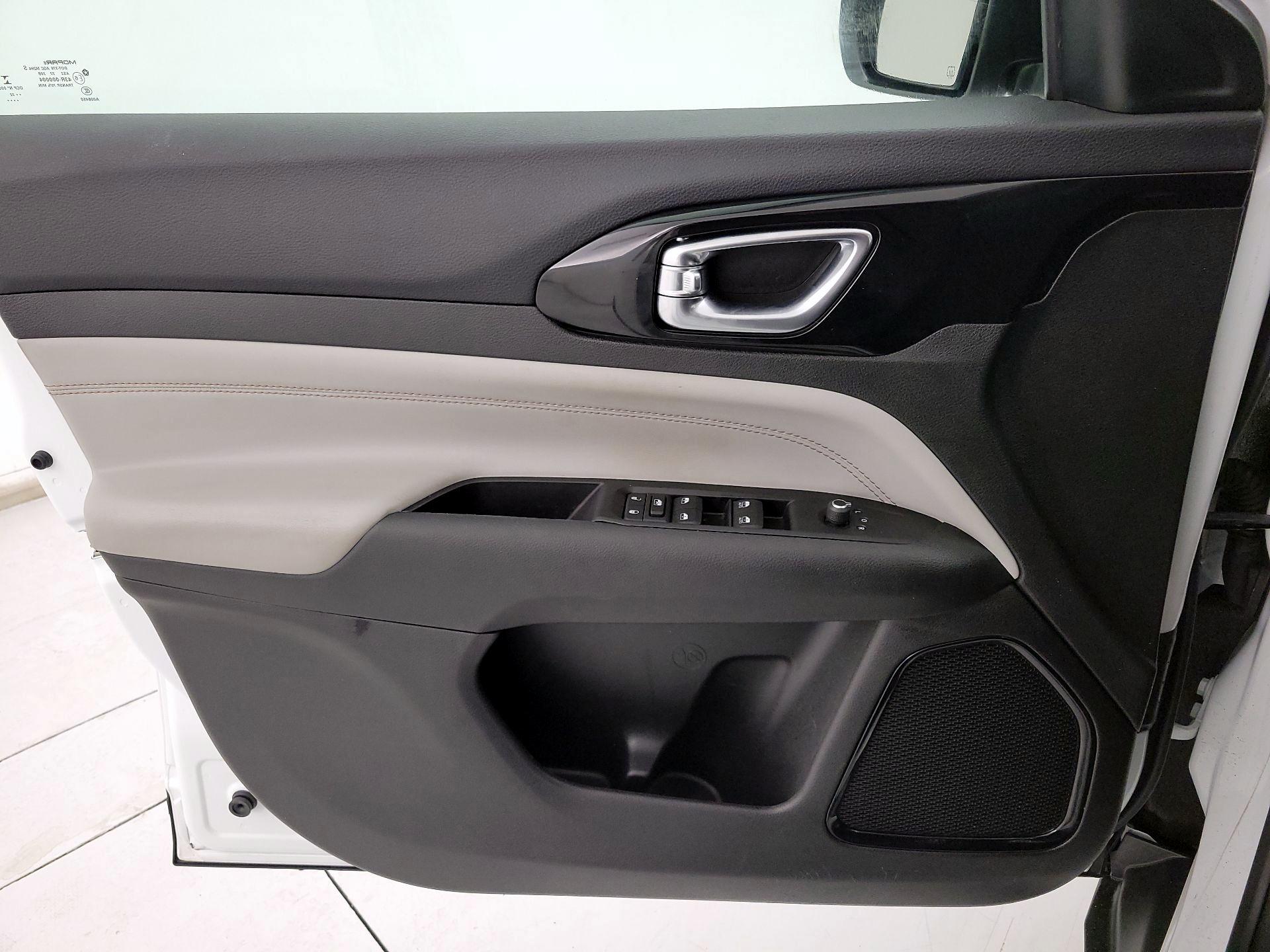 Thumbnail: 2022 Jeep Compass - 12