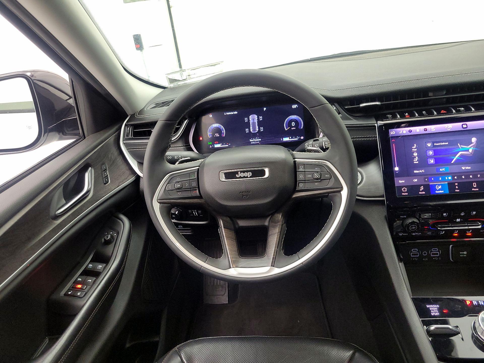 Thumbnail: 2023 Jeep Grand Cherokee - 10