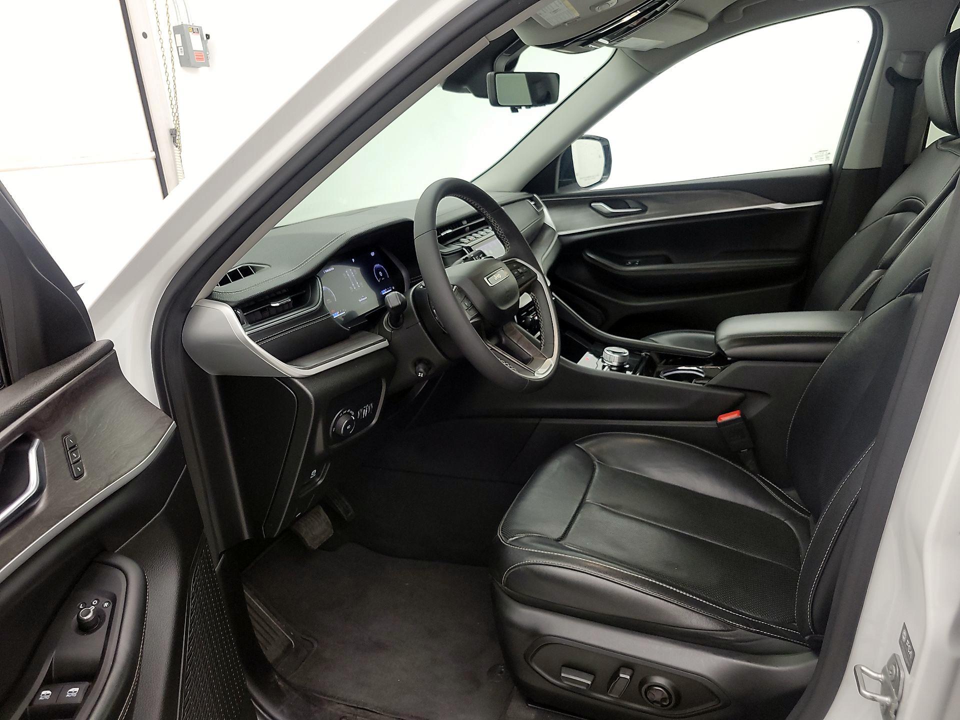 Thumbnail: 2023 Jeep Grand Cherokee - 11