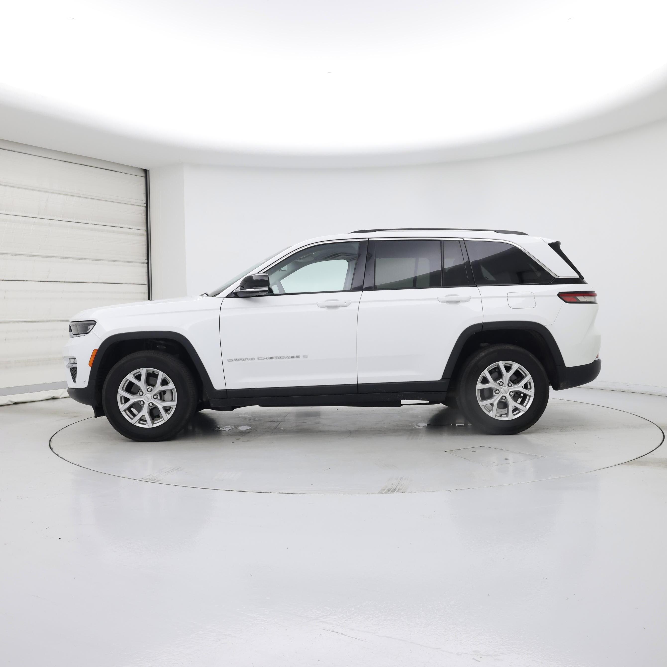 Thumbnail: 2023 Jeep Grand Cherokee - 3